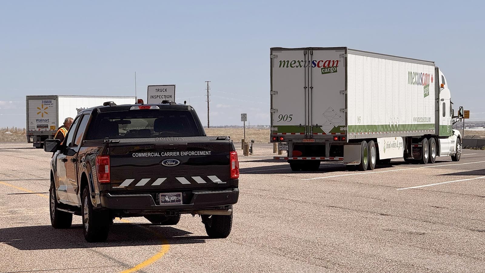 A Wyoming legislative committee meeting in Cheyenne on Monday adopted a draft bill to give let all state law enforcement officers ticket commercial truckers caught driving without being proficient in the English language.
