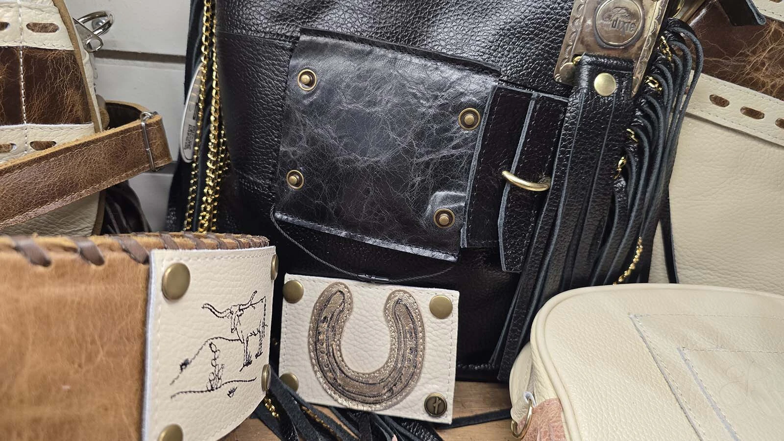 A different patch can be swapped in for the horseshoe, completely changing the look of the bag.