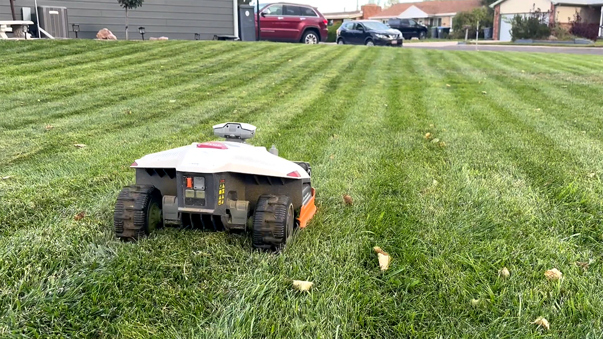 Robot Mowers Cut Wyoming Lawns and a Golf Course. Owners Say the Payoff Is Time