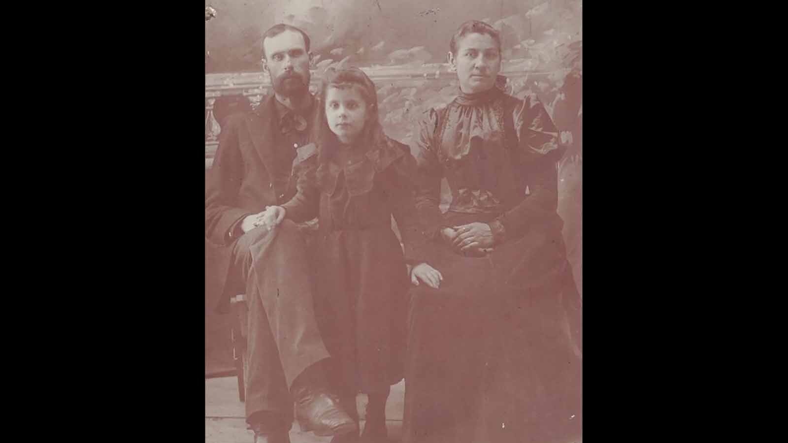 In the 1870s, Pioneer Ed Cusack, pictured with his wife and daughter, said that he had found breastworks on top of Roundtop Mountain in Thermopolis, Wyoming, where a battle had occurred about 100 years before between white men and a larger enemy force.