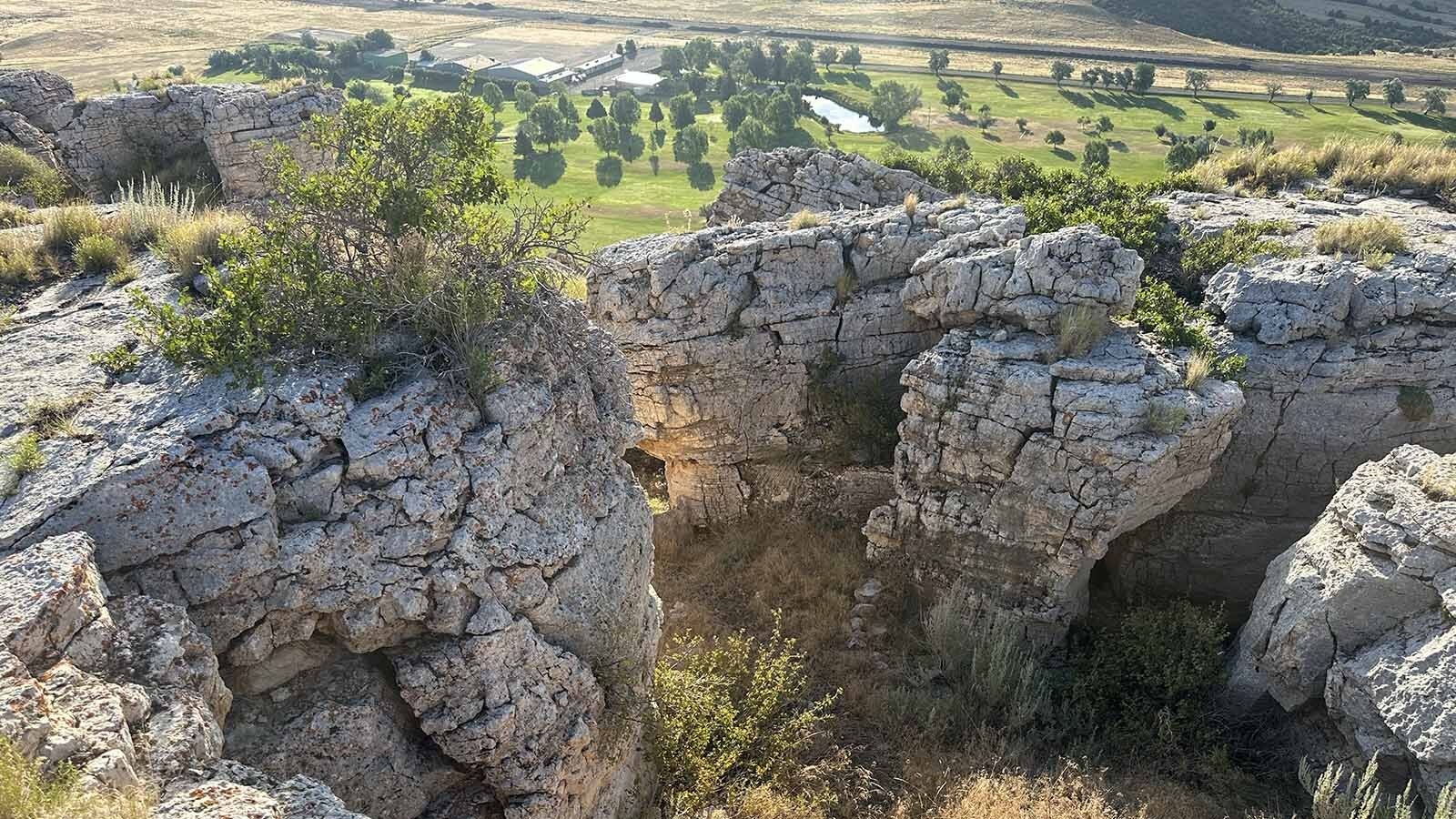 The dolomite boulders on top of Roundtop Mountain in Thermopolis, Wyoming, may have been used for protection in a battle. In the the 1880s, early pioneers say that they found evidence, including a breastwork, of a battle that occurred on the summit of Roundtop. They believe that’s where white men fought a much larger force of enemy soldiers.