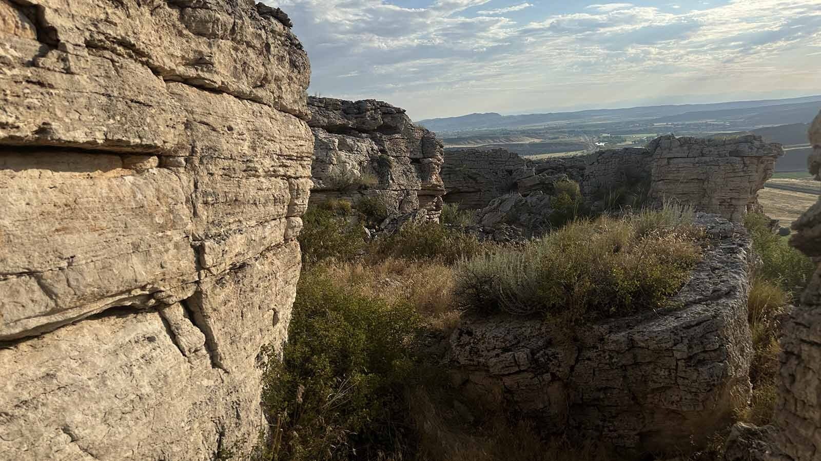The dolomite boulders on top of Roundtop Mountain in Thermopolis, Wyoming, may have been used for protection in a battle. In the the 1880s, early pioneers say that they found evidence, including a breastwork, of a battle that occurred on the summit of Roundtop. They believe that’s where white men fought a much larger force of enemy soldiers.
