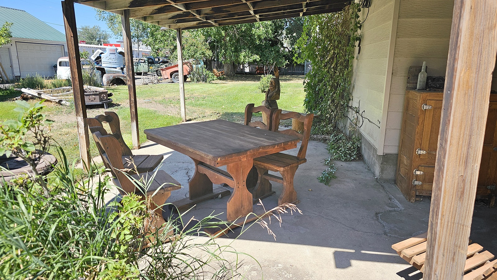 Outdoor patio at an Airbnb in Saratoga.