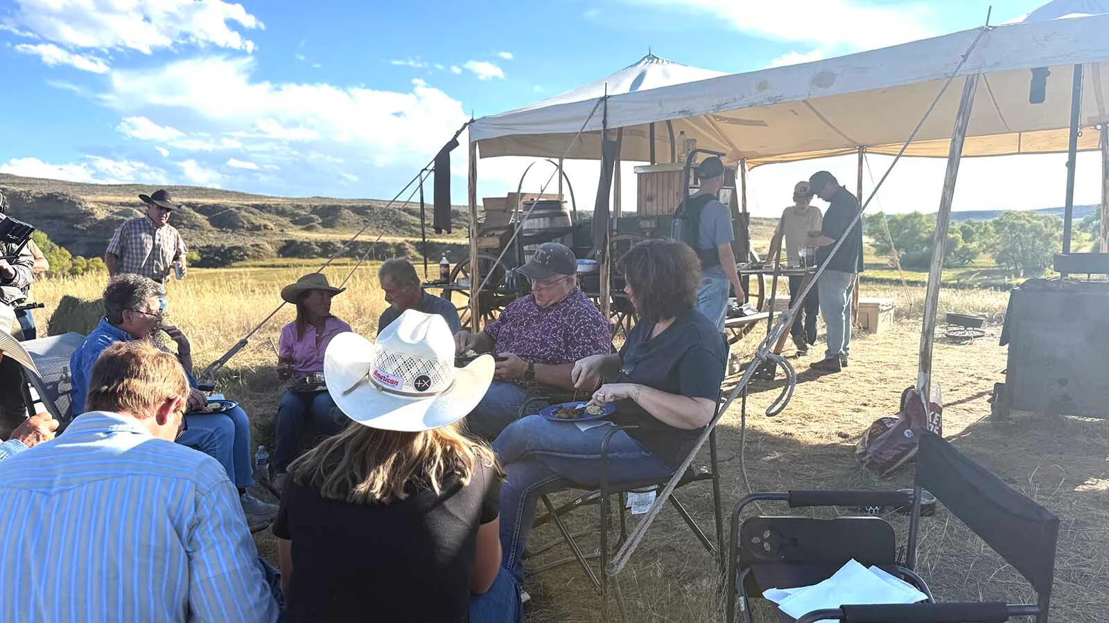 Millions of fans follow chuckwagon cook Kent Rollins online and on his TV show, “Cast Iron Cowboy,” which debuts its visit to the Auzqui Ranch near Clearmont on Monday.