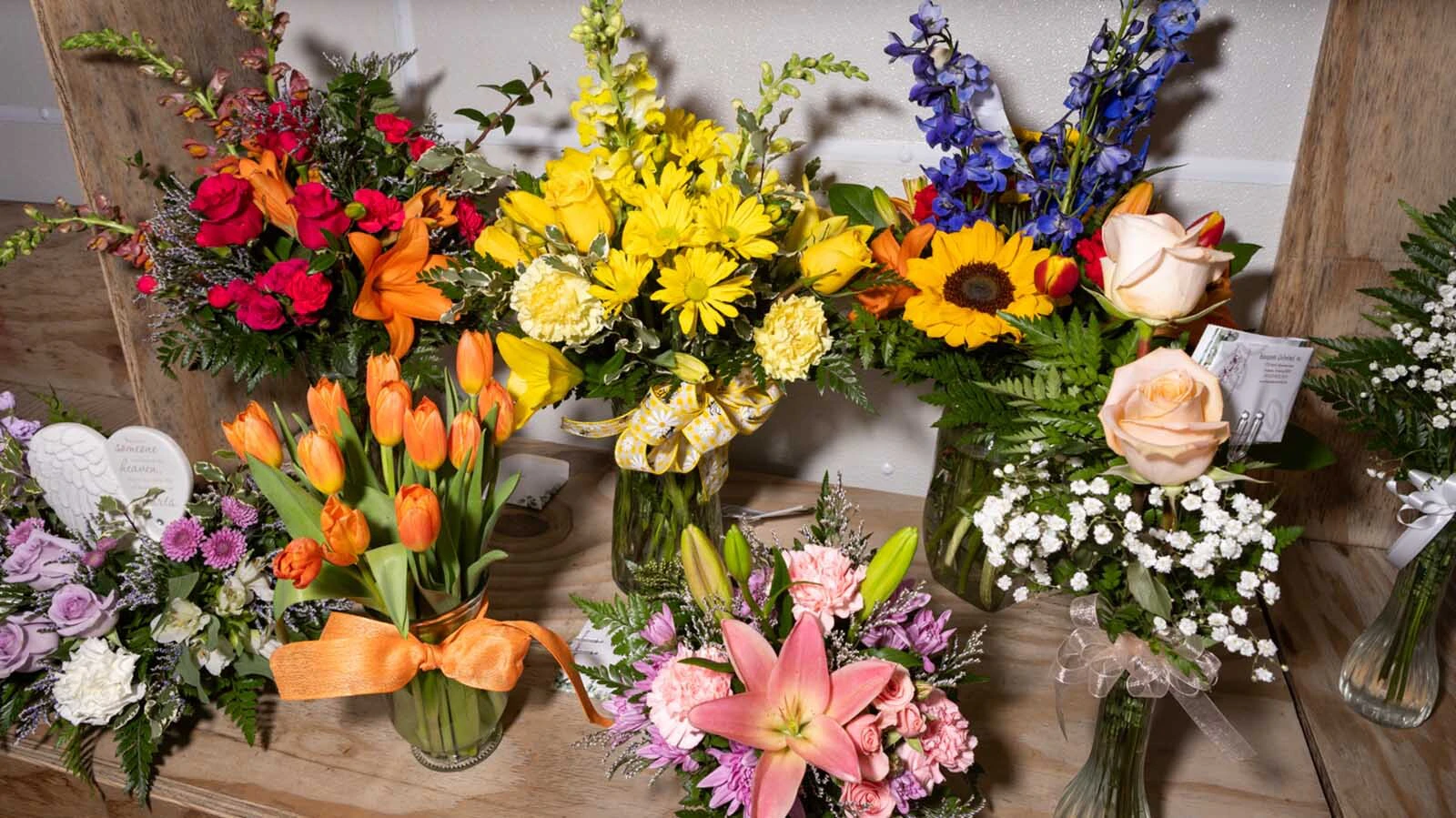 Cheyenne’s Bouquets Unlimited is closing its doors after 44 years. Owner Shareen Brendle says the shop can’t compete with cheap grocery-store bouquets, online “order gatherers,” and big box chains undercutting wholesale prices. “I’m broken-hearted about it,” she said.