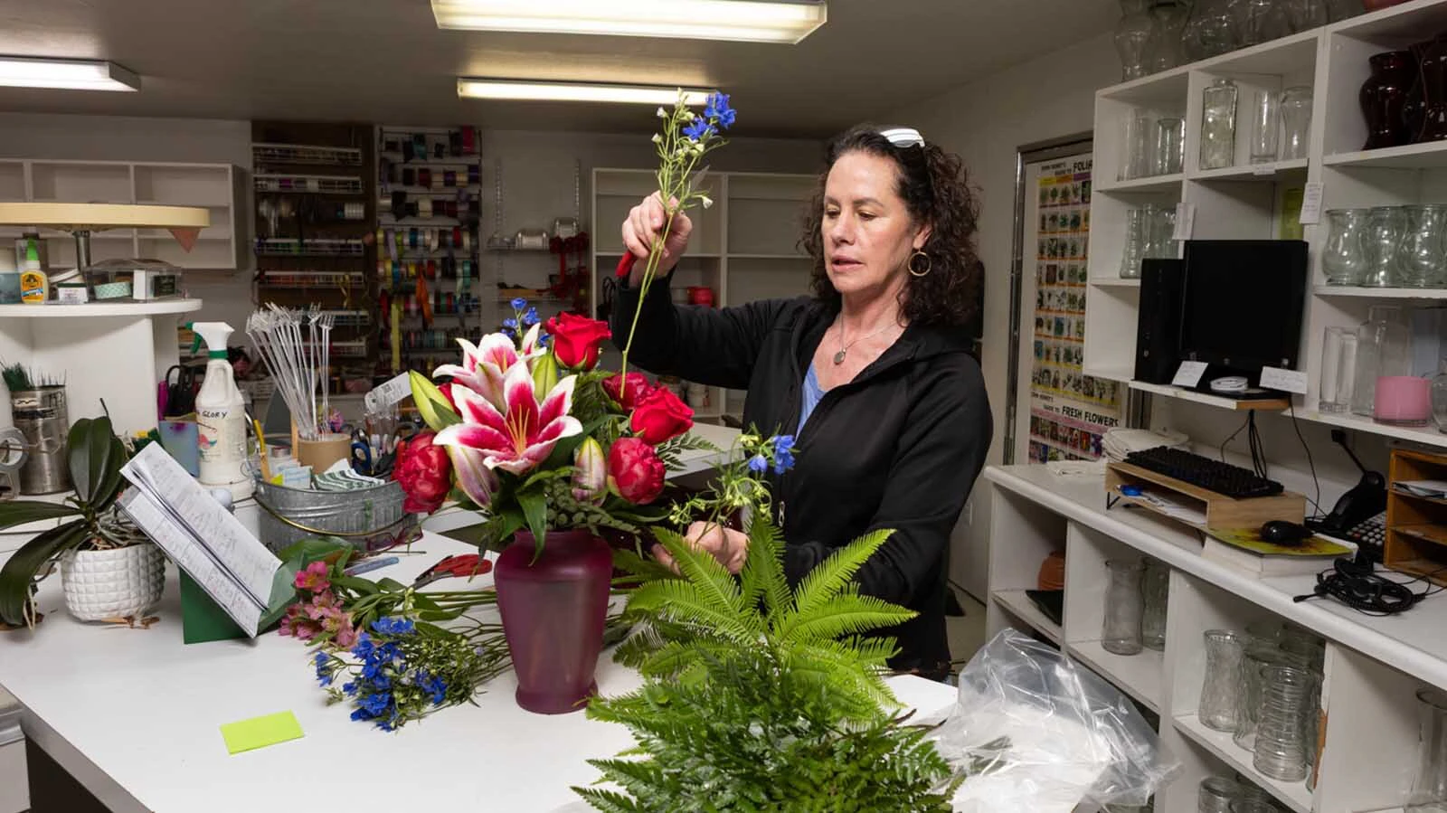Cheyenne’s Bouquets Unlimited is closing its doors after 44 years. Owner Shareen Brendle says the shop can’t compete with cheap grocery-store bouquets, online “order gatherers,” and big box chains undercutting wholesale prices. “I’m broken-hearted about it,” she said.