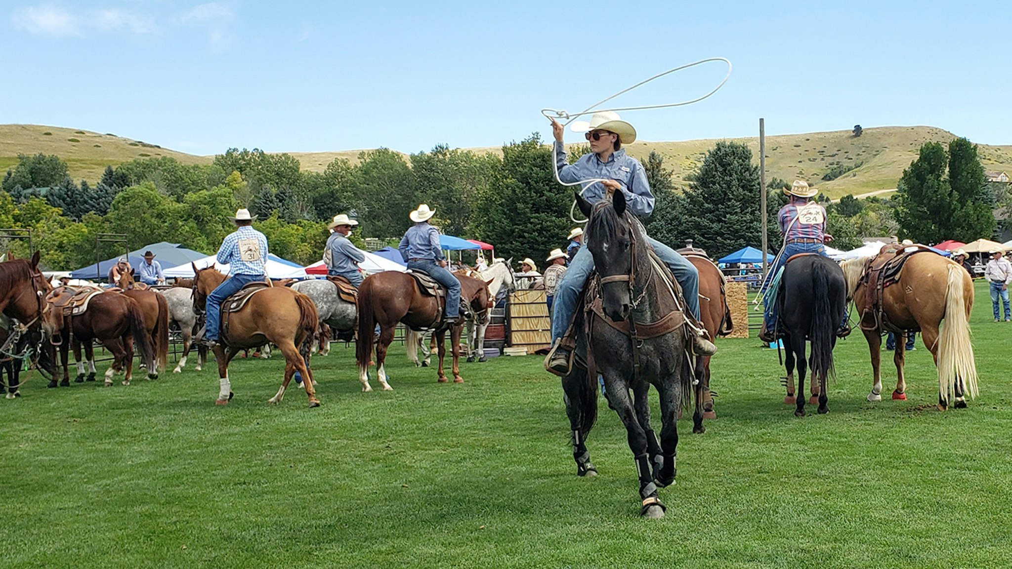 Wyoming People Kassandra Shoemaker First Woman In Wyoming Steer Roping