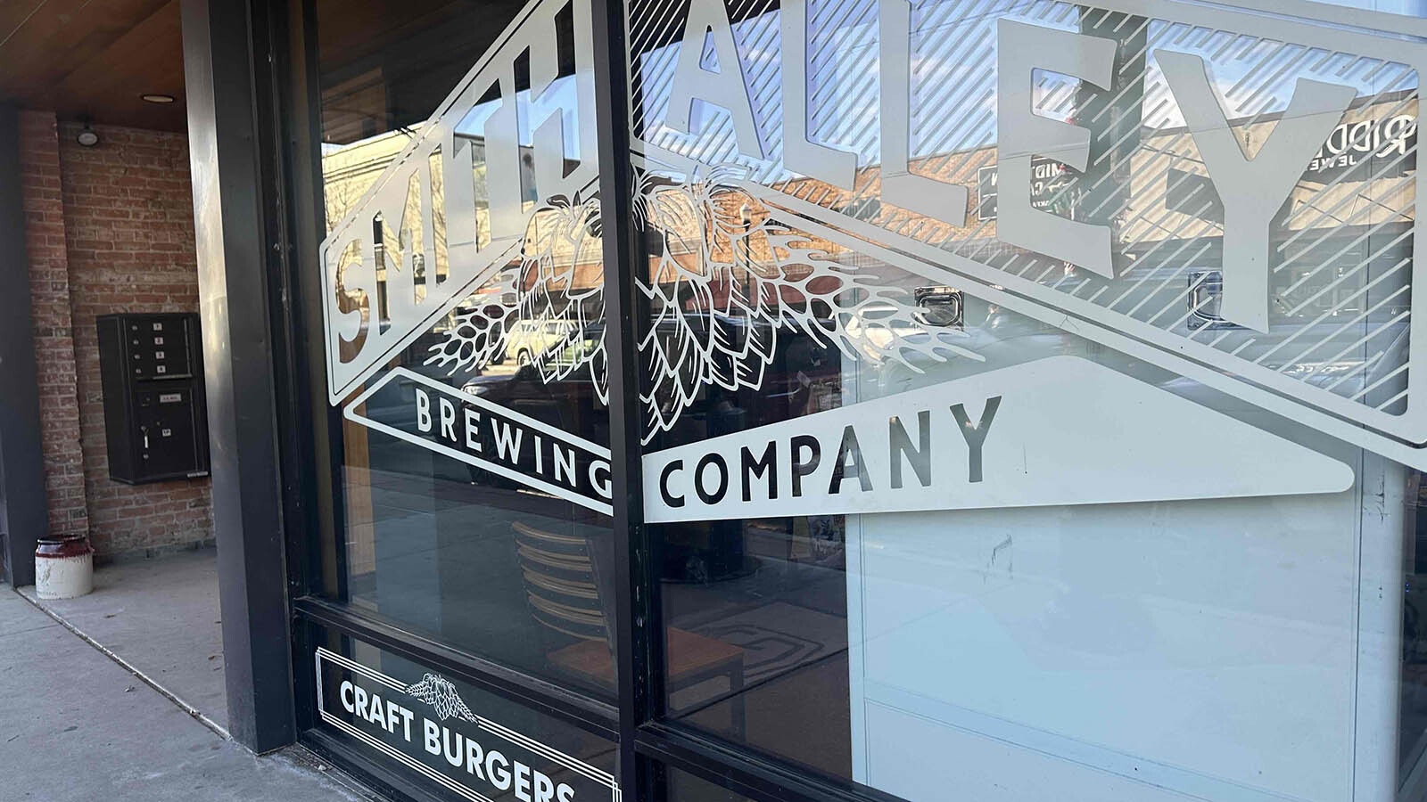 The lowly sloppy Joe might be at the bottom of Americana comfort food totem pole, but it’s enjoying a revival. At Smith Alley Brewing Co. in Sheridan, chef Andrew Nord combined Steamboat Stout with a simple blend of ingredients and created his spin on the classic sammy.