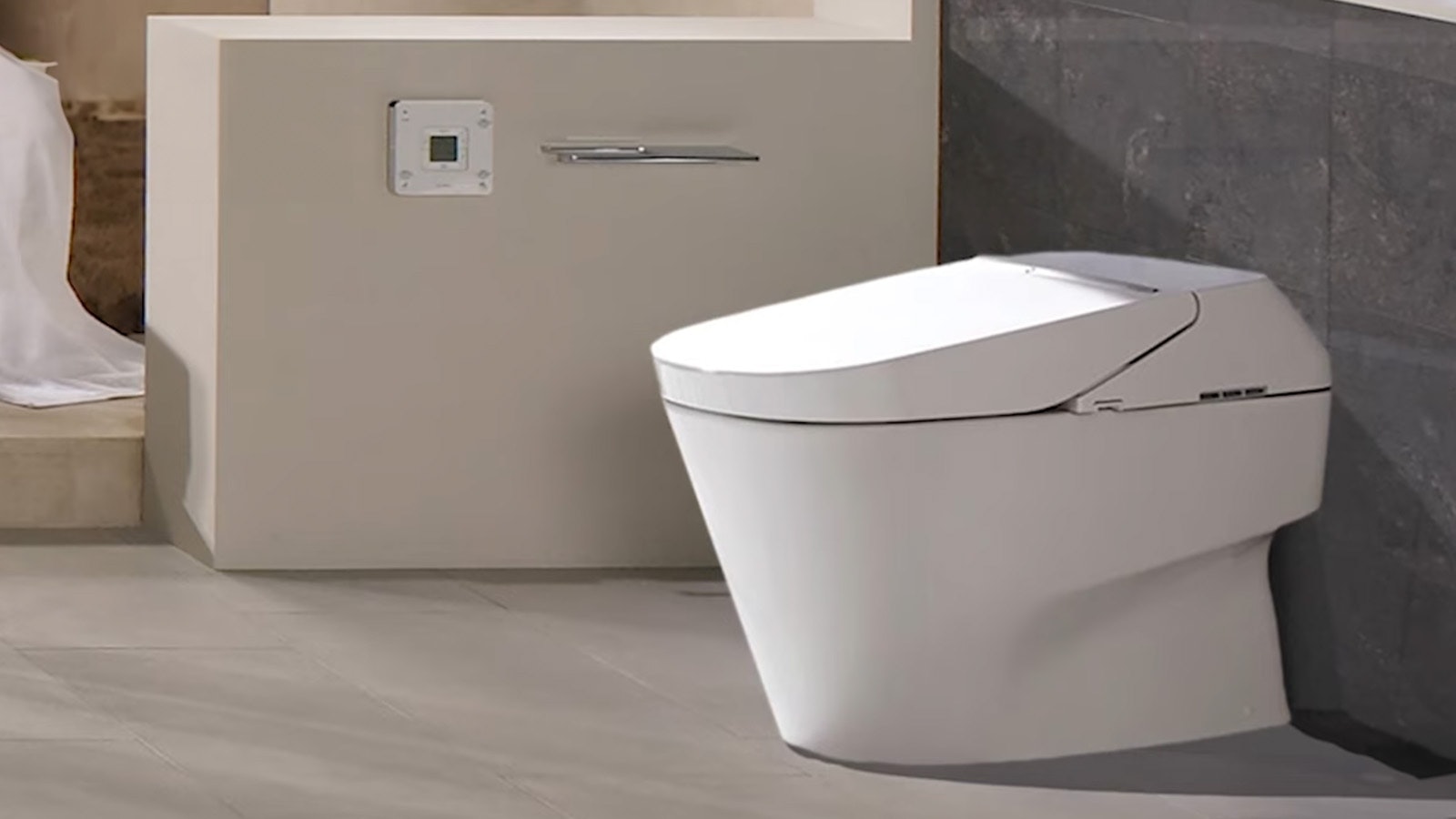 Another model of smart toilet by Toto, the Neoresrt 700H.