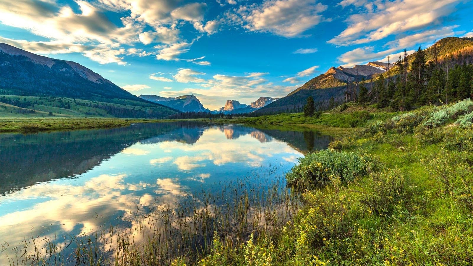 The view looking down the Green River to Squaretop Mountain in western Wyoming is one of the state’s most recognizable landmarks, even being on the license plate. Now the Dollar Lake Fire is threatening to change that.
