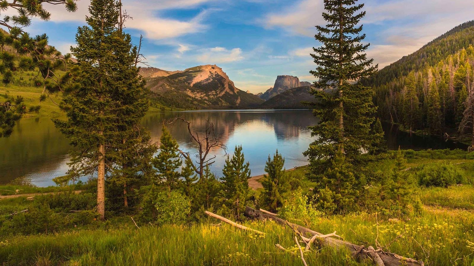 The view looking down the Green River to Squaretop Mountain in western Wyoming is one of the state’s most recognizable landmarks, even being on the license plate. Now the Dollar Lake Fire is threatening to change that.