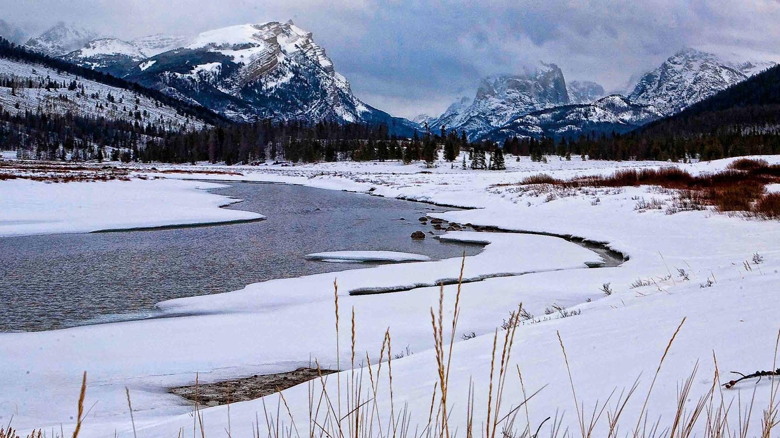 The view looking down the Green River to Squaretop Mountain in western Wyoming is one of the state’s most recognizable landmarks, even being on the license plate. Now the Dollar Lake Fire is threatening to change that.
