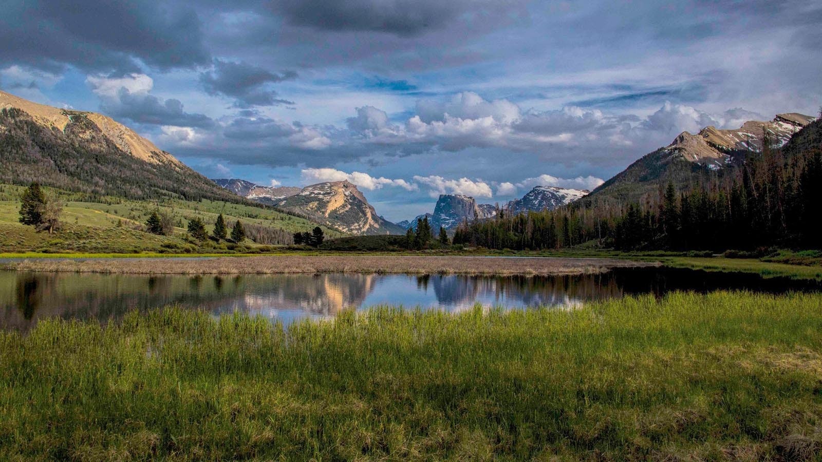 The view looking down the Green River to Squaretop Mountain in western Wyoming is one of the state’s most recognizable landmarks, even being on the license plate. Now the Dollar Lake Fire is threatening to change that.