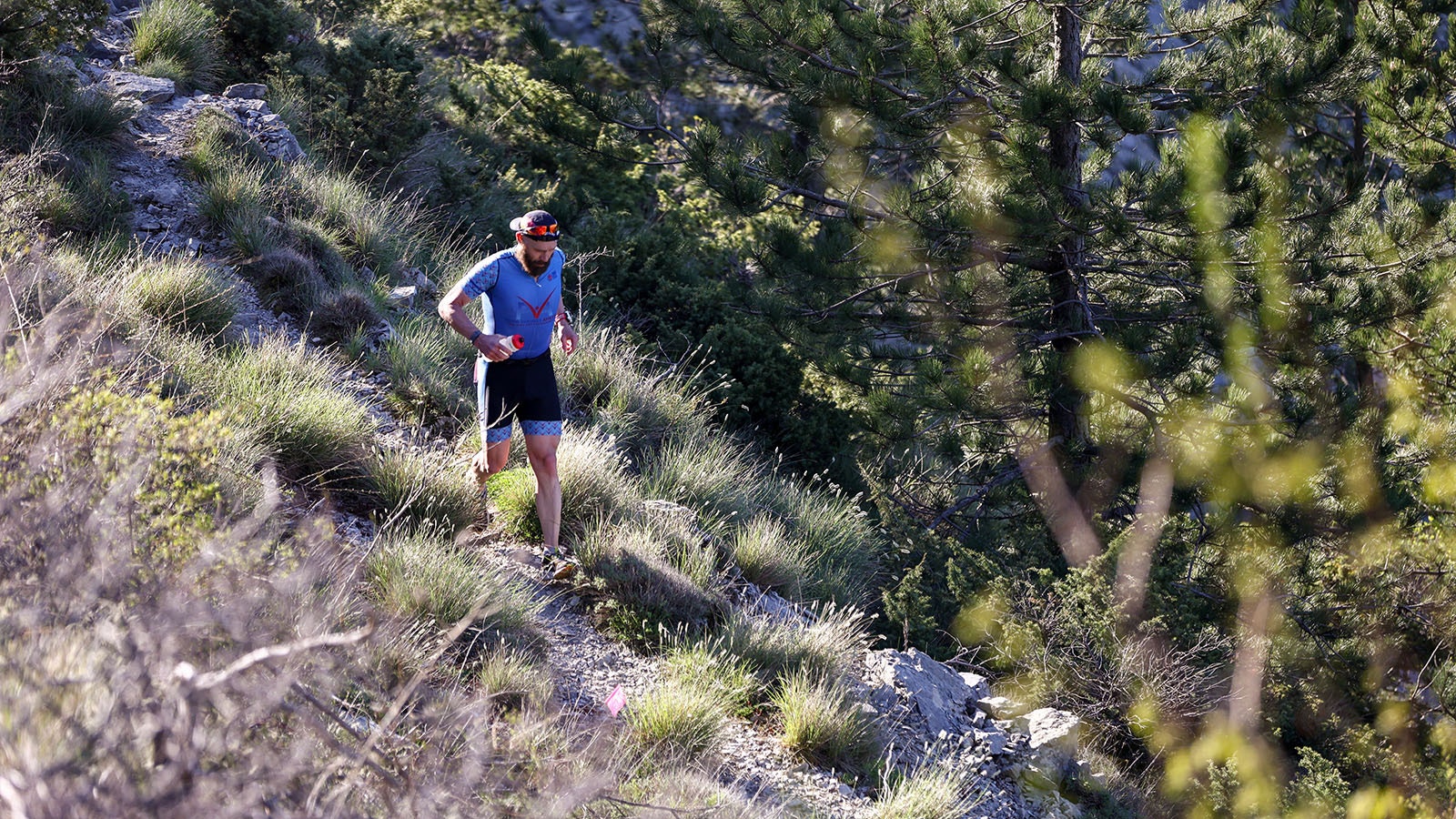 Having moved into 11th place, Steve Bang settles in for a quad-pounding 4-mile, 3,000-foot descent. He would finish in eighth place.