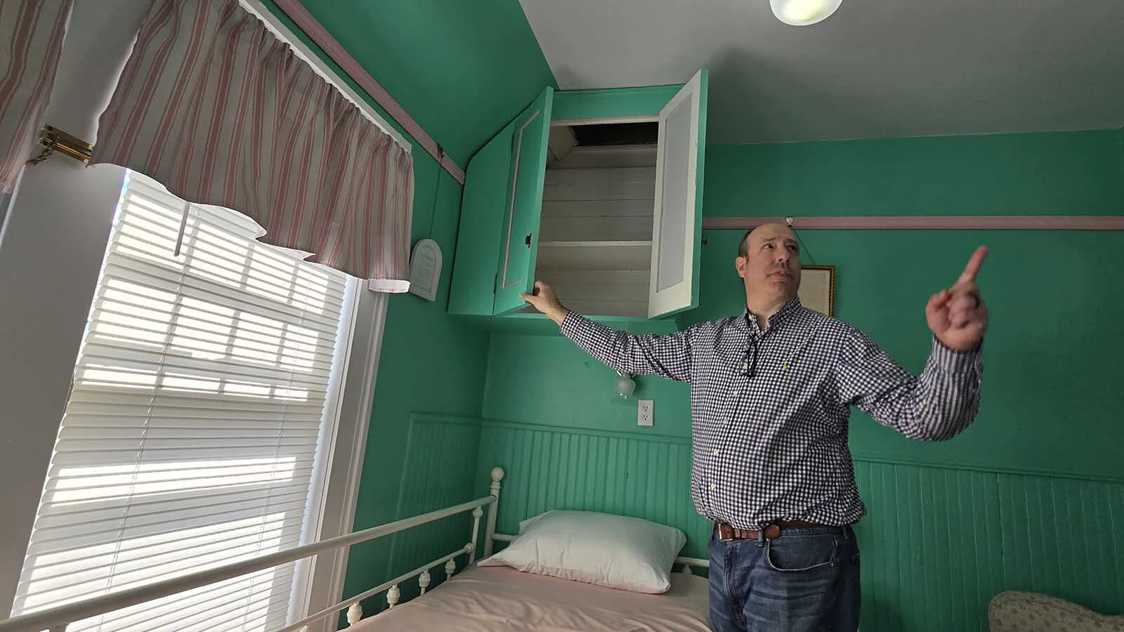 Paul Savage talks about the laundry chute preserved in the Charmed Room. The Sturgis Mansion has been redecorated for a craft retreat called Hollowberry Mansion.