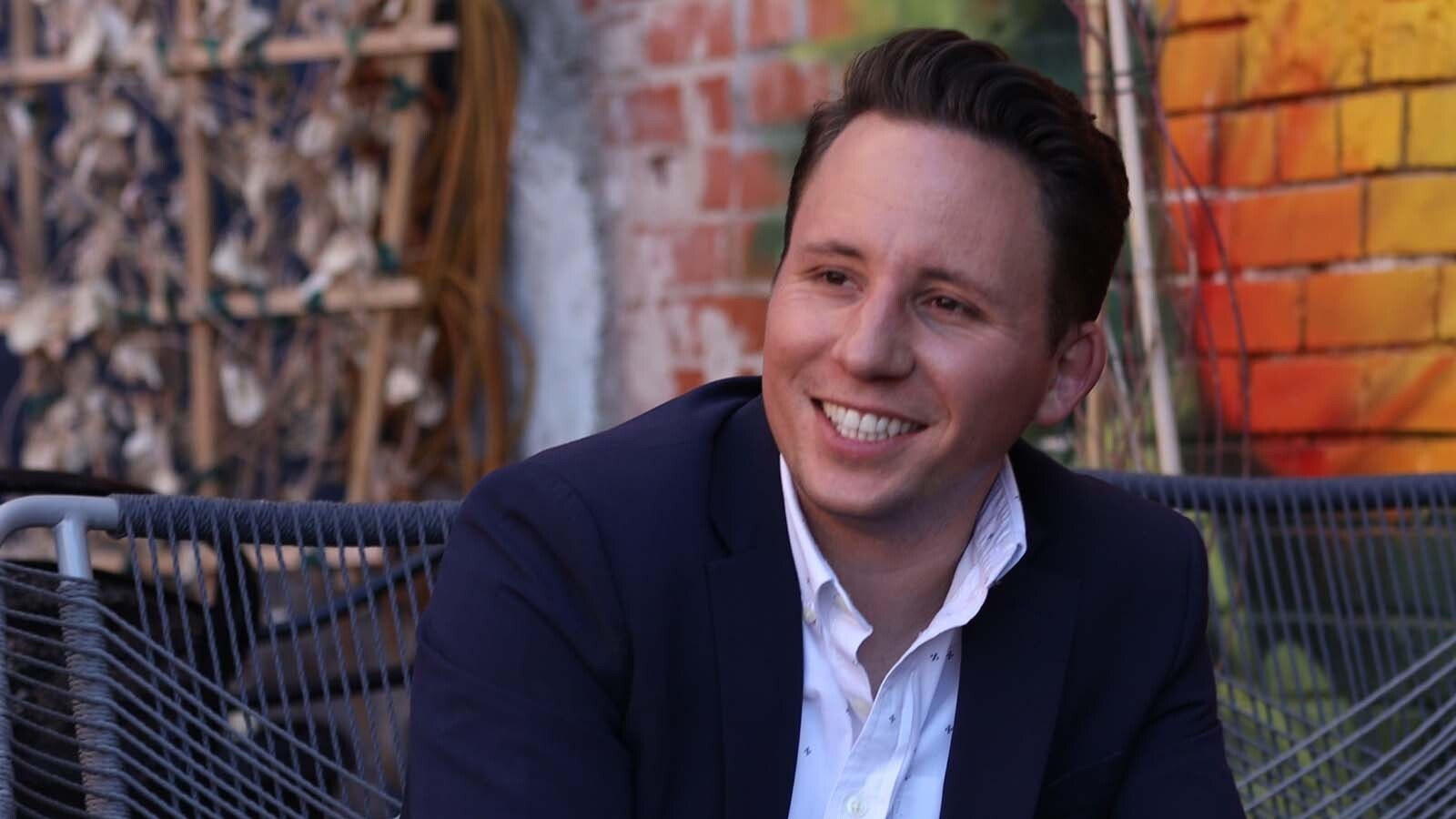 Dominic Syracuse is an actor, standup comedian and cognitive behavioral specialist.