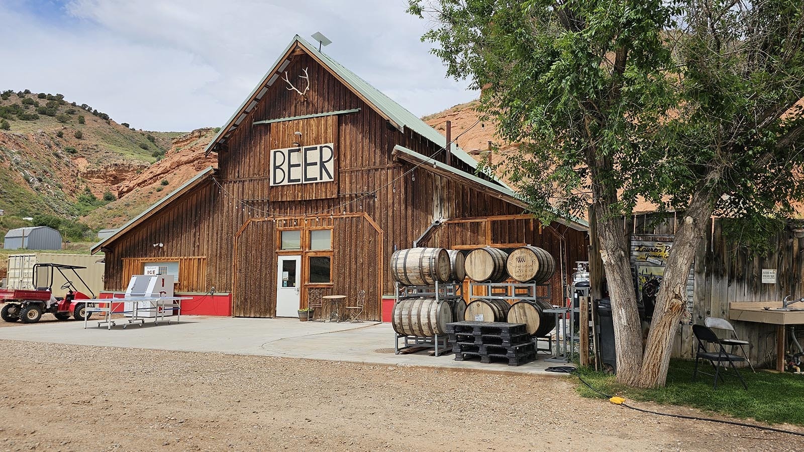 Ten Sleep Brewery is right up against the colorful Signal Cliff in an unpretentious barn.
