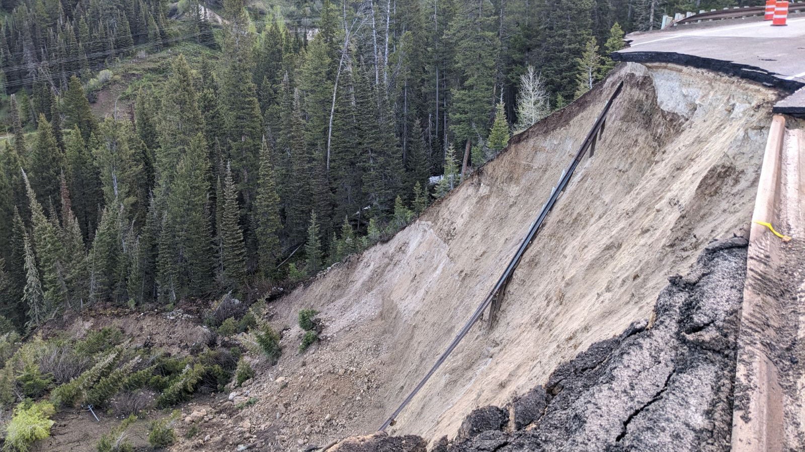 A “catastrophic failure” of Wyoming Highway 22 over Teton Pass overnight Friday saw a huge section wash down the mountain. A long closure of the “lifeline” between Jackson and Victor, Idaho, is expected.