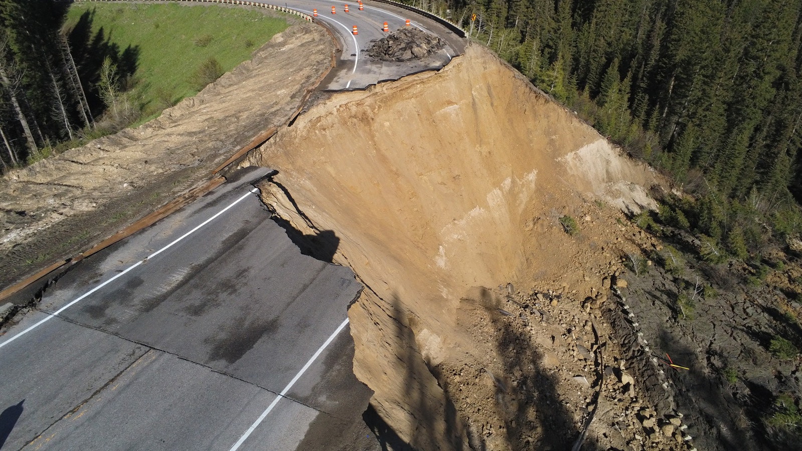 A “catastrophic failure” of Wyoming Highway 22 over Teton Pass overnight Friday saw a huge section wash down the mountain. A long closure of the “lifeline” between Jackson and Victor, Idaho, is expected.
