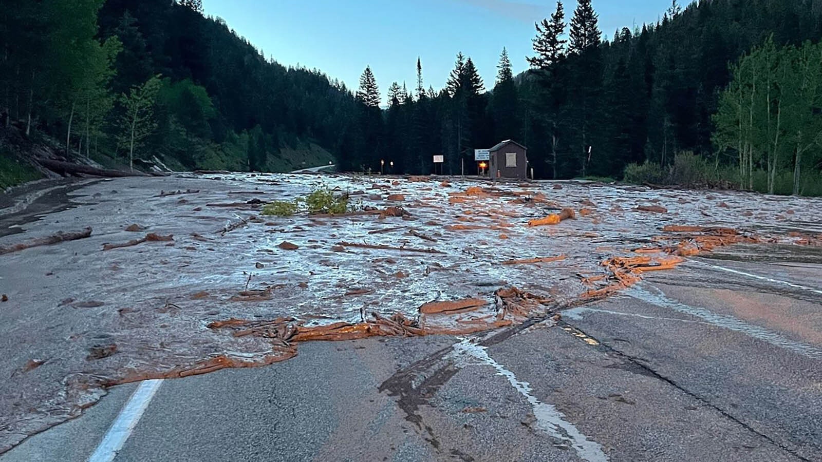 A mudslide at about 4:20 a.m. Thursday morning has shut down Wyoming Highway 22 over Teton Pass at milepost 15. The closure comes less than 24 after a large two-lane crack in the pavement of the highway closed the pass for a few hours.