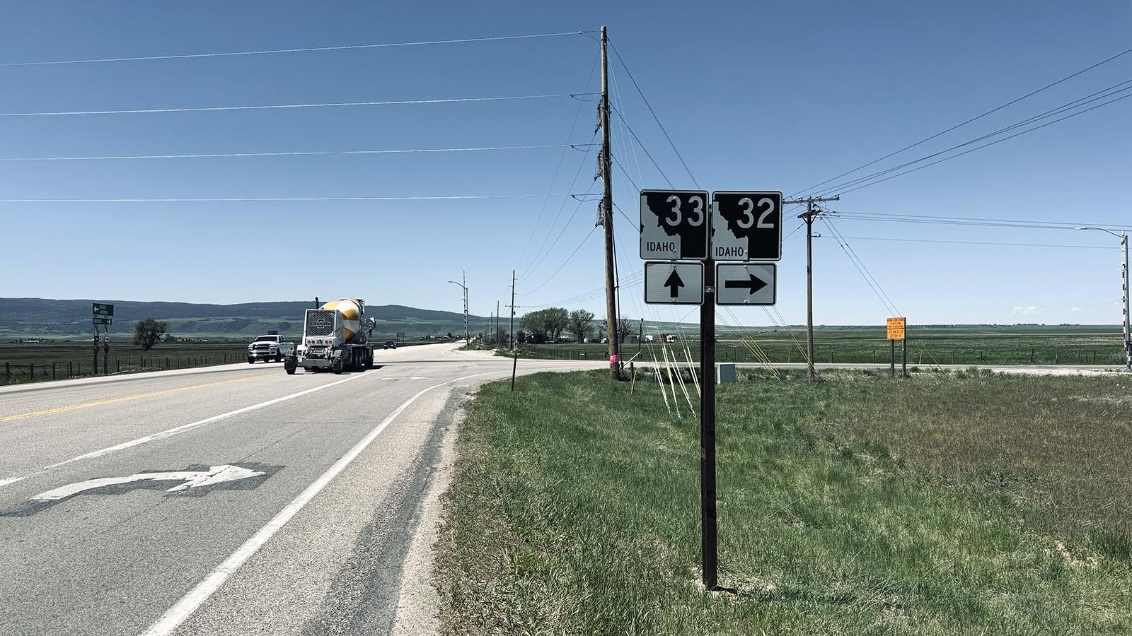 Idaho State Route 33 is the major thoroughfare that runs through the Potato Belt communities of Teutonia, Driggs and Victor. In the sign above, Idaho SR 32 is one of the roads that a driver would take in order to travel to Reclamation Road — still about another 25 miles away to the north.