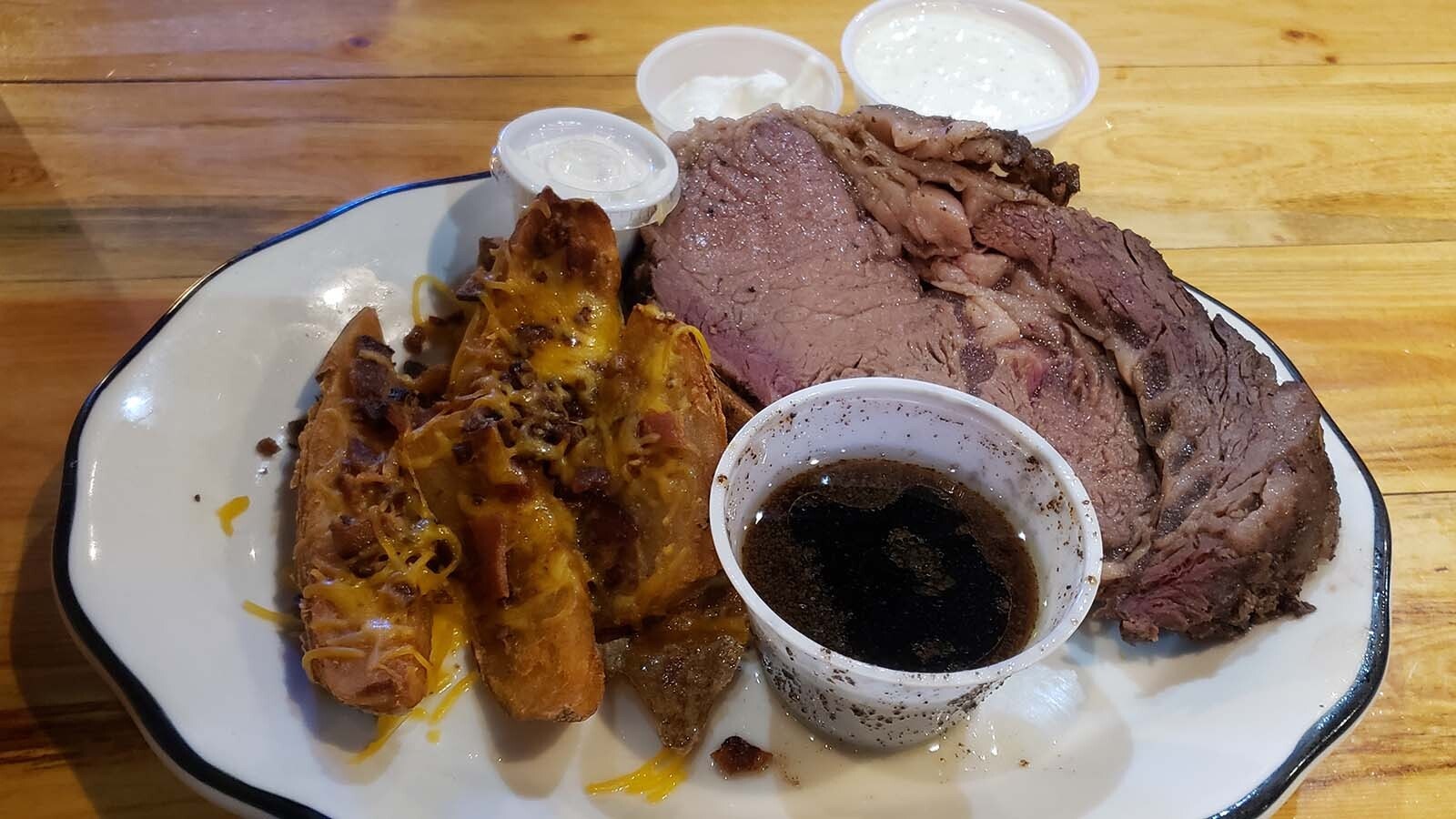 Prime rib with a side of potato skins.