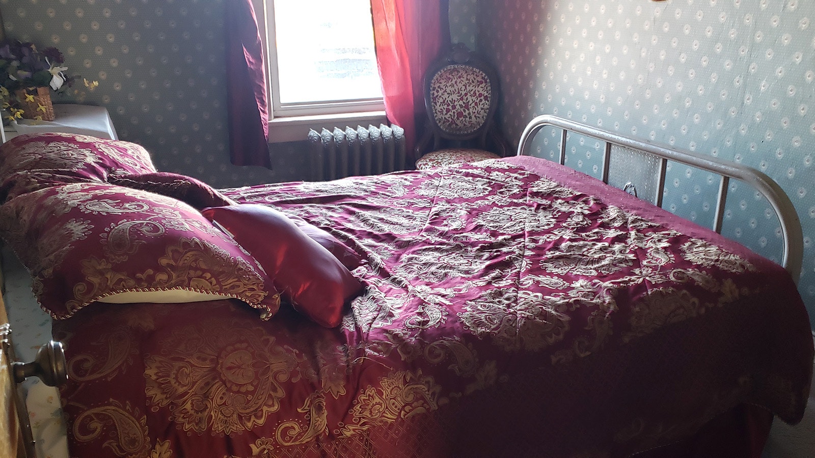 A charming room heated with an old-fashioned radiator in The Virginian.