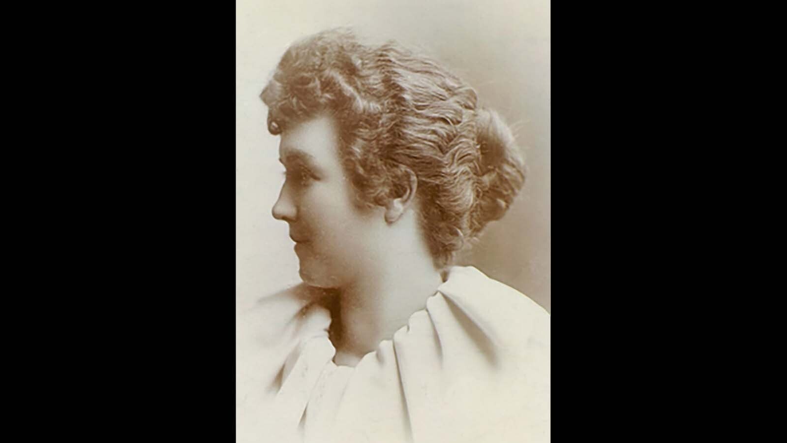 Della ‘Dell’ Chatfield left a singing career to follow her husband to a lonely ranch along the Spring Creek, just south of Tensleep in 1893. They raised their family among the cattle and sheep of their homestead.