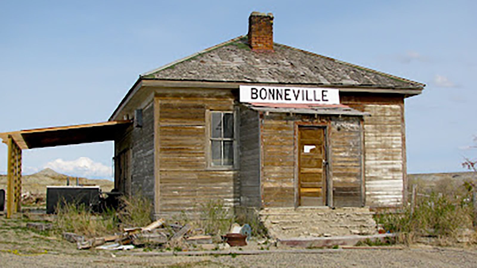The town of Bonneville, Wyoming, was rocked in 1921 when a truck hauling nitroglycerine exploded, blowing its driver and a hitchhiker to bits and sending shrapnel around the town.