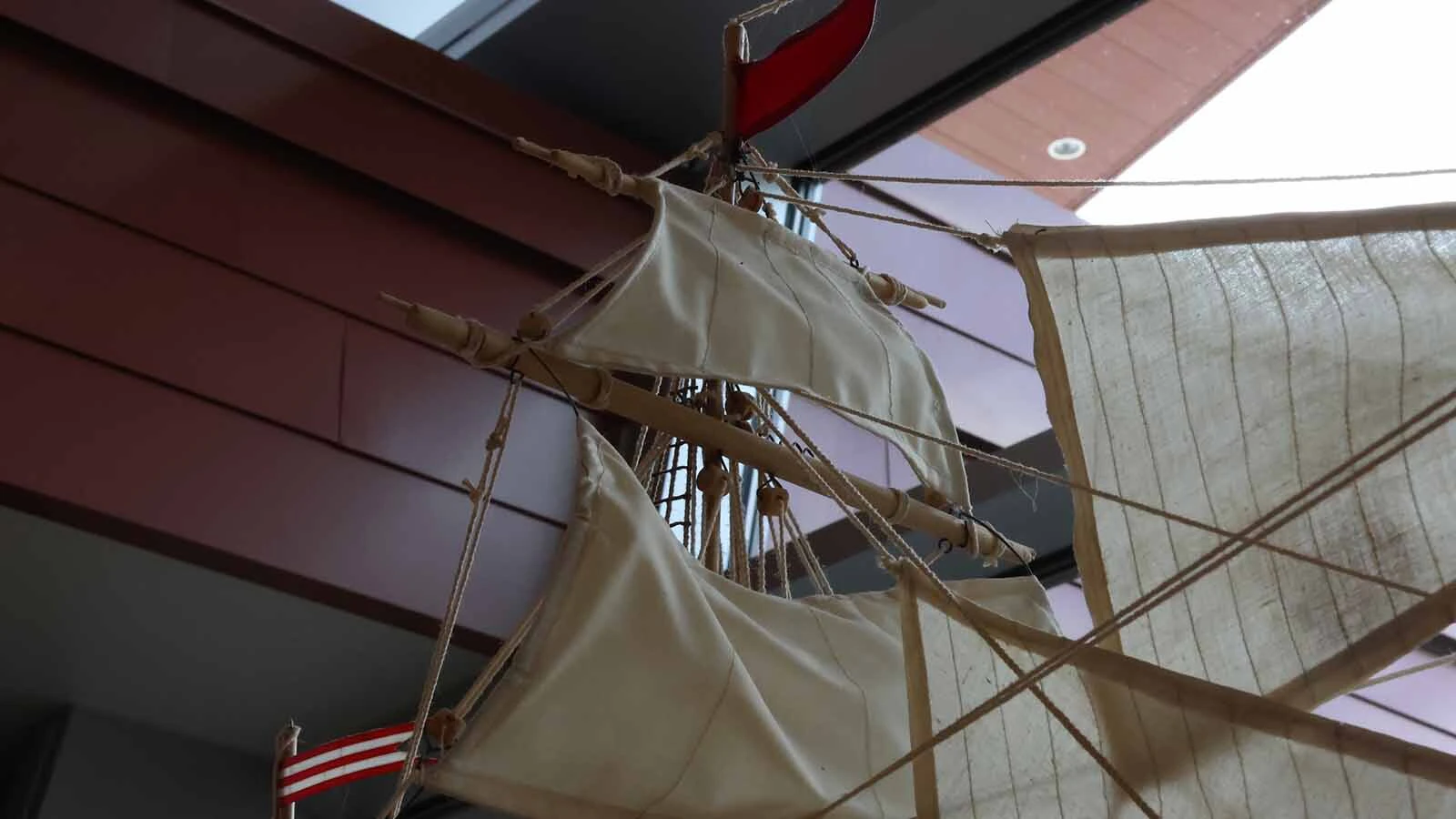 Carl Benz made the sails and depicted them with wind blowing from behind.