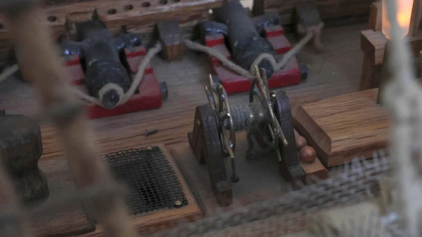 Old Ironsides had a double wheel as depicted in the model.