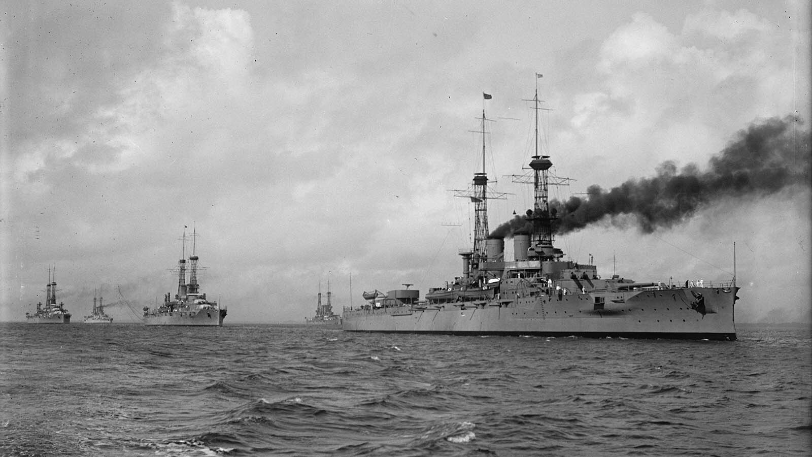 USS Wyoming leading battleships in Hampton Roads, Virginia, in 1917. The dreadnought USS Wyoming leading what is likely Battleship Division 9 on its way to England, where the ships became part of the British Grand Fleet during World War I.