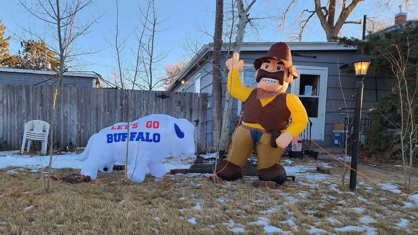 As Wyoming has adopted the Buffalo Bills as their NFL team because of Josh Allen, so have folks in Buffalo embraced the University of Wyoming. This fan in Buffalo, New York, added a Pistol Pete blowup to keep the buffalo company.