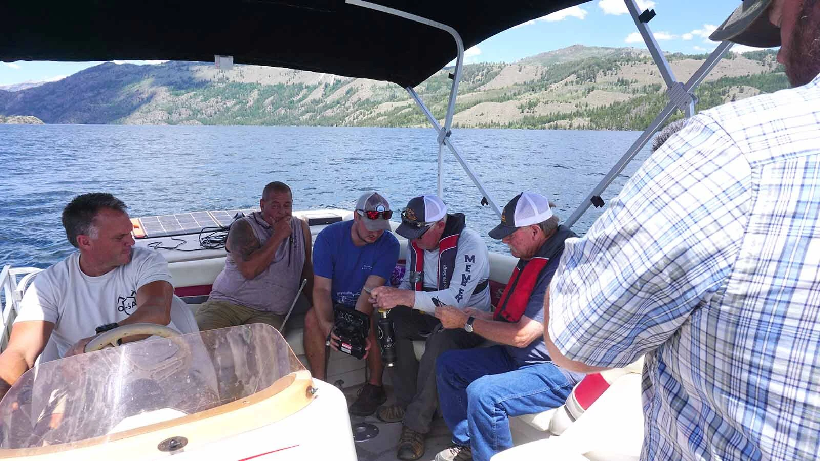 A team from the nonprofit Organized Search and Rescue uses modern techonology to serarch the depths of Fremont Lake for barrels triple-murderer Gerald Uden claims he dumped there containing the bodies of his 1980 victims.