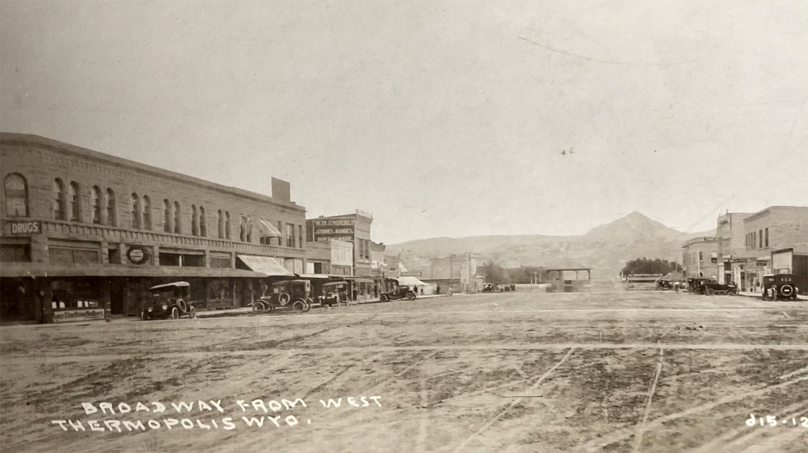 In the early days of Thermopolis, its extra-wide Main Street was very pronounced.