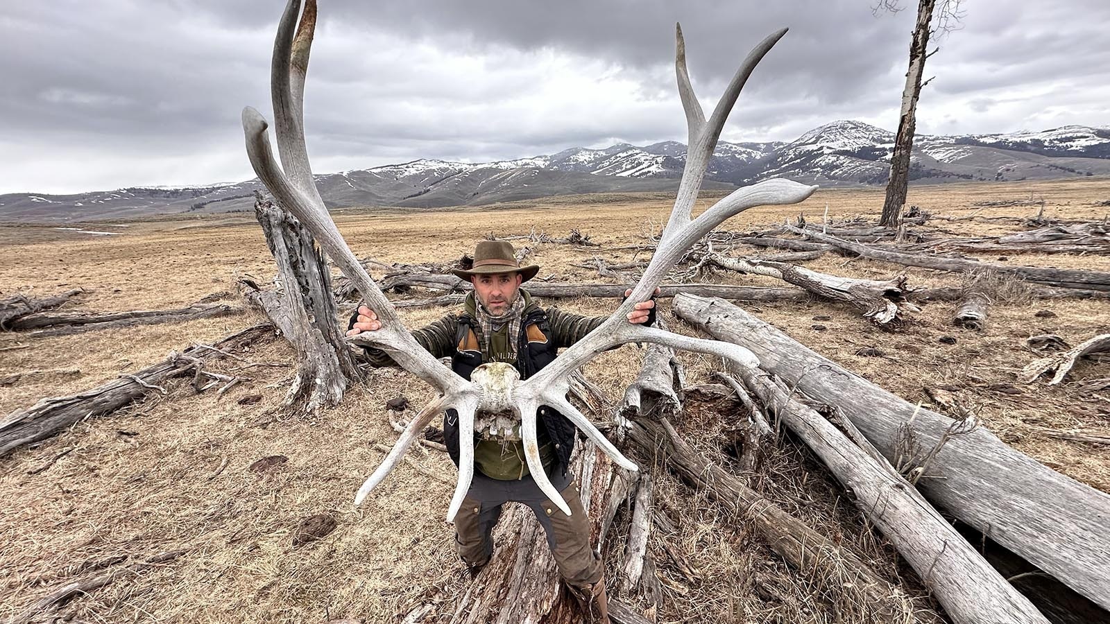 Outdoor adventure influencer Coyote Peterson found gigantic elk rack in a remote “animal boneyard” in Yellowstone National Park. After admiring it, he left it there. It’s illegal to remove animal parts from Yellowstone.