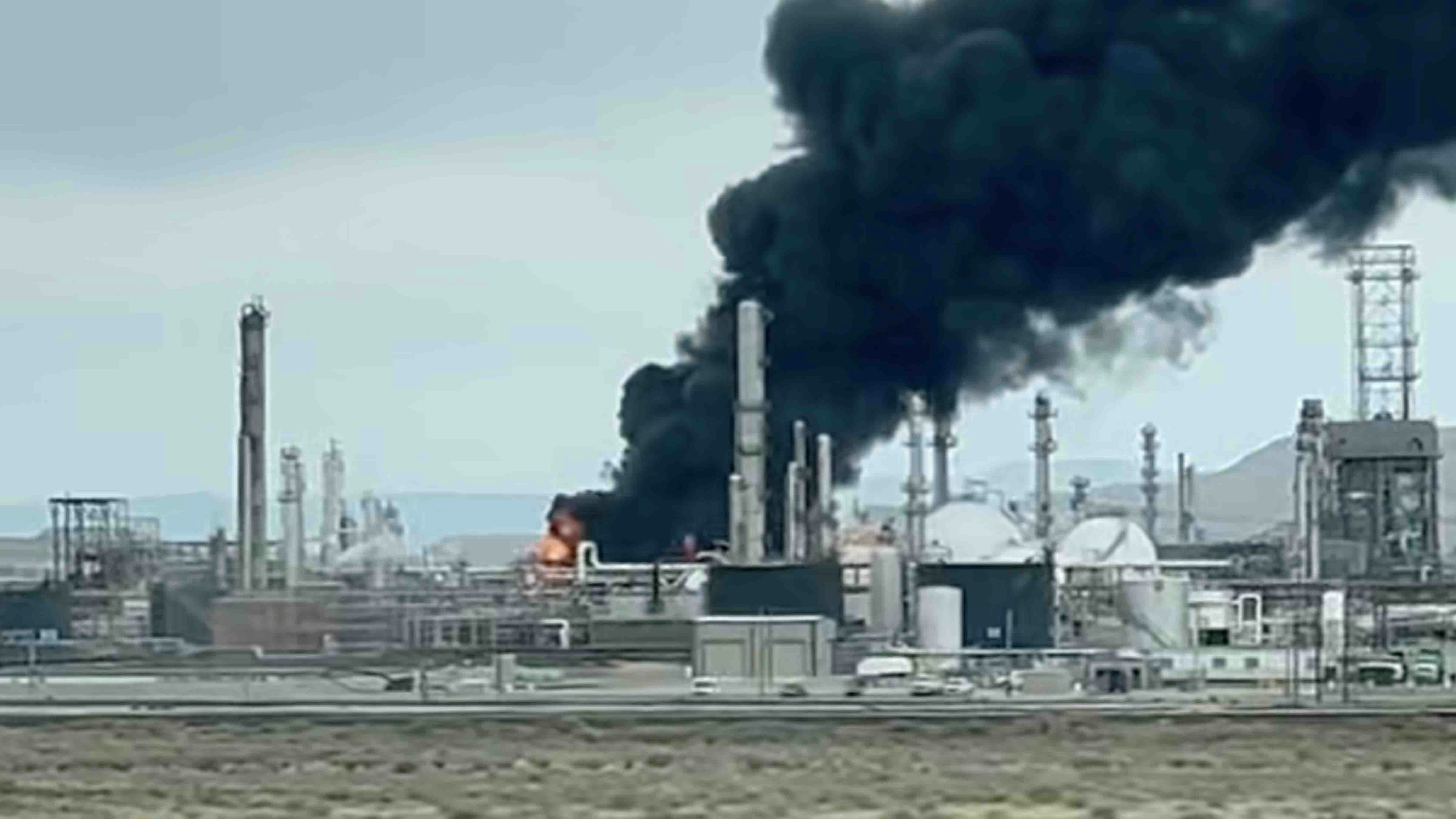 Asphalt tank fire at Sinclair refinery, Sept 20, 2025