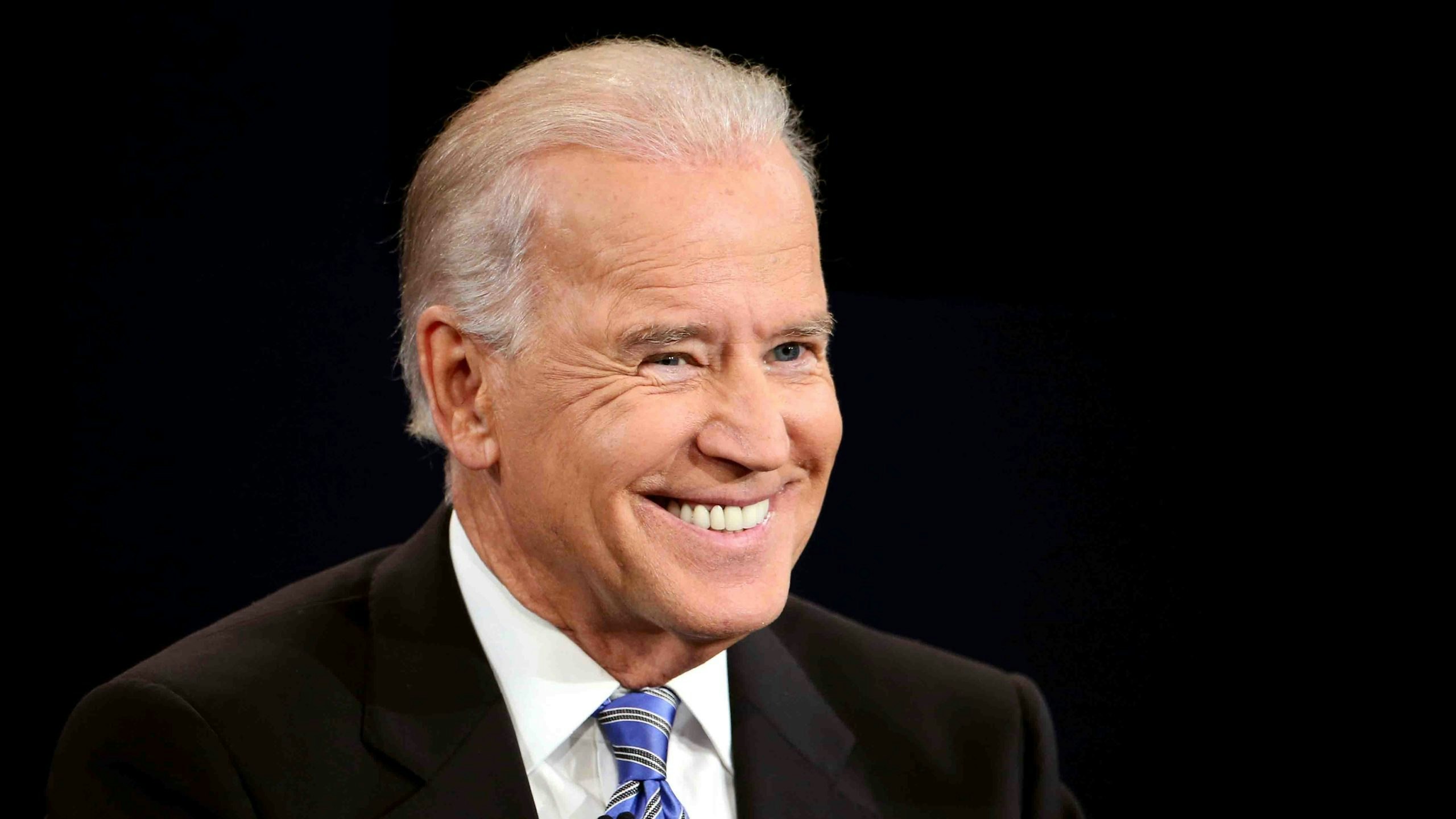 Biden smile 10 18 22 scaled
