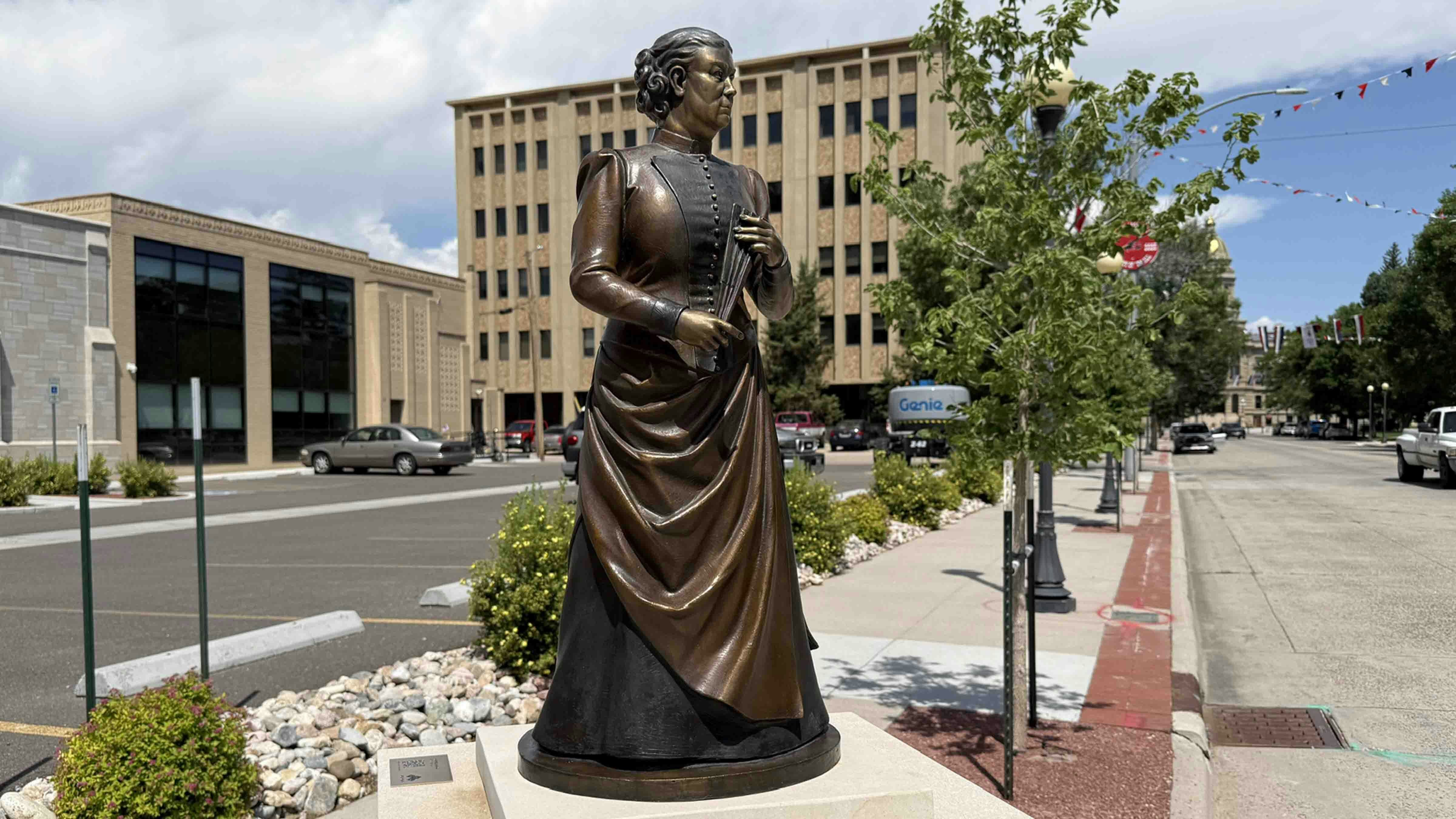 For Cheyenne art dealer Harvey Deselms, dreams really do come true. He dreamed of bronze sculptures lining every corner of Capital Avenue, and now the Capital Avenue Bronze Project is closing in on its 100th installation.
