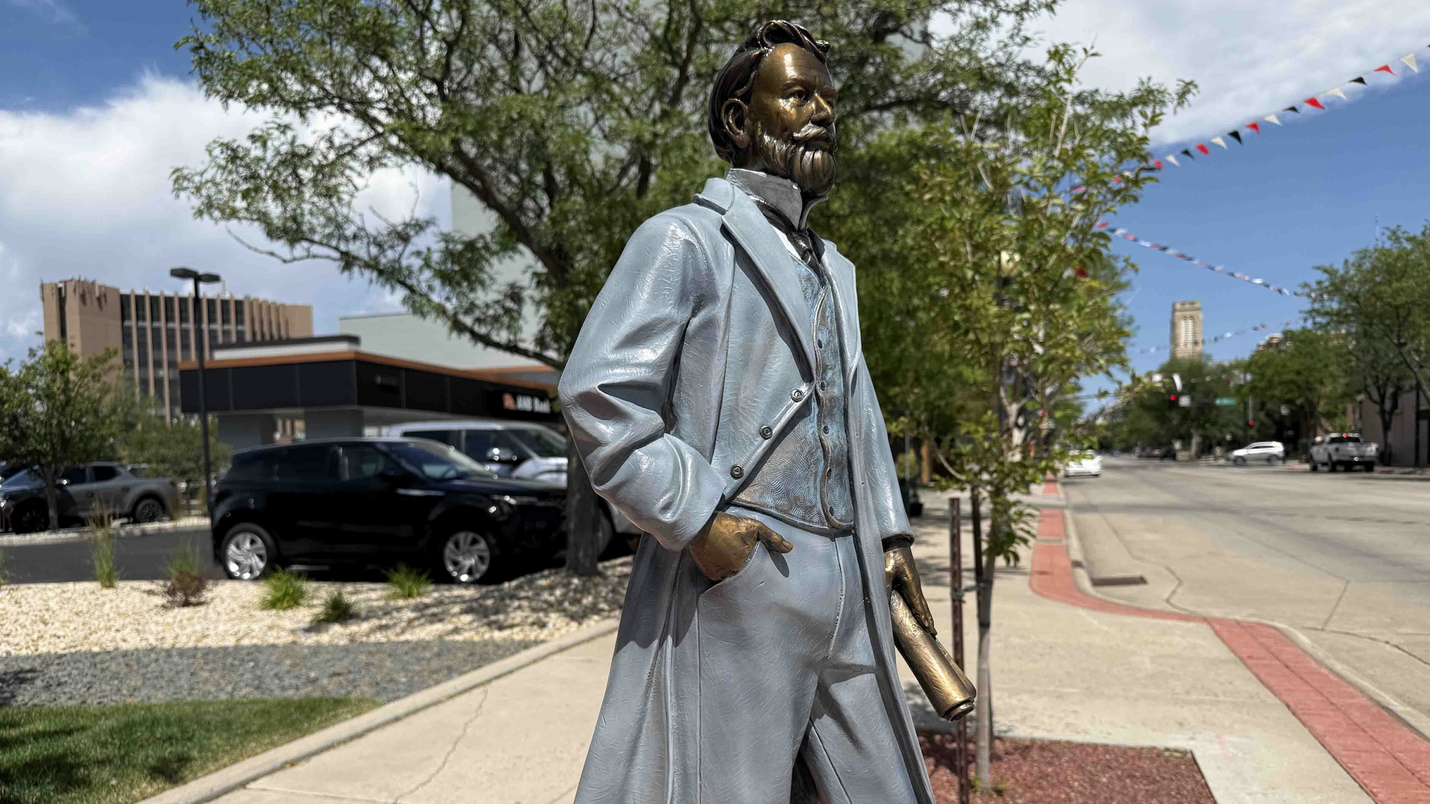 For Cheyenne art dealer Harvey Deselms, dreams really do come true. He dreamed of bronze sculptures lining every corner of Capital Avenue, and now the Capital Avenue Bronze Project is closing in on its 100th installation.