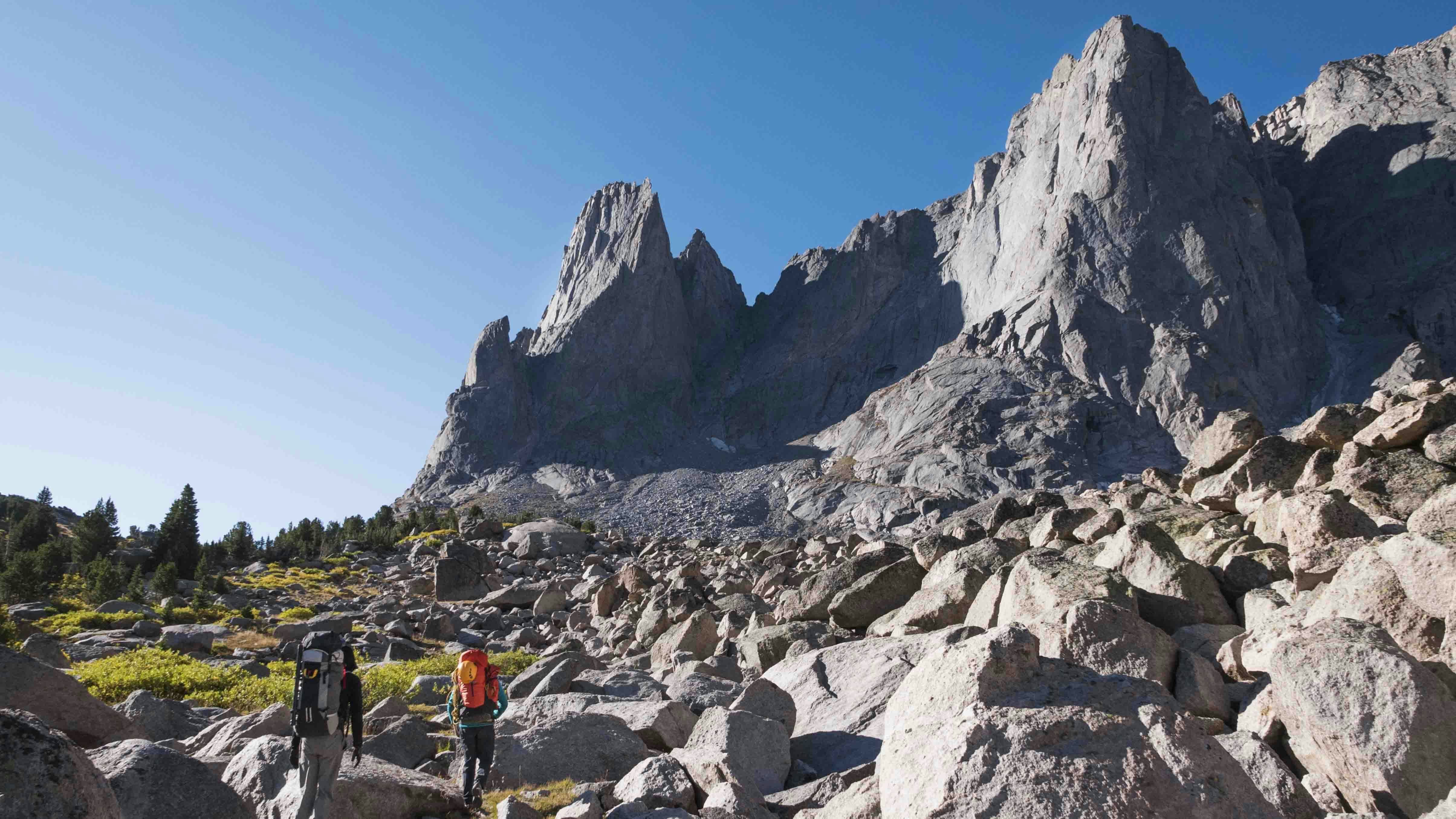 Hikers in the Cirque of the Towers, Popo Agie Wilderness, Wind River Range Wyoming
