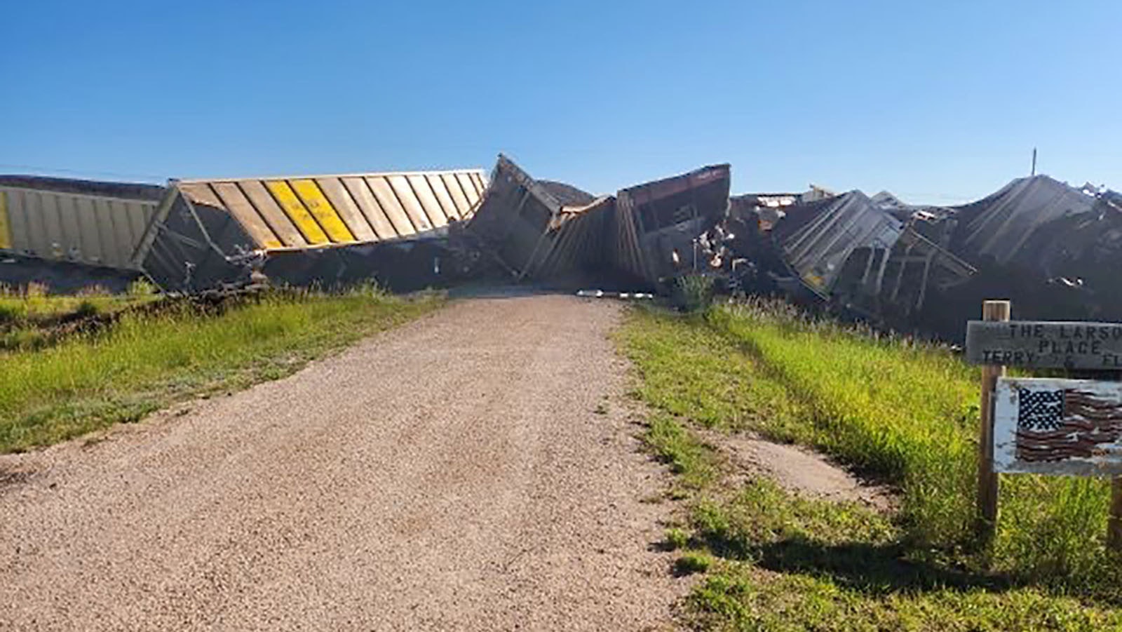 More than 20 rail cars carrying Wyoming coal derailed Monday morning near Lusk.