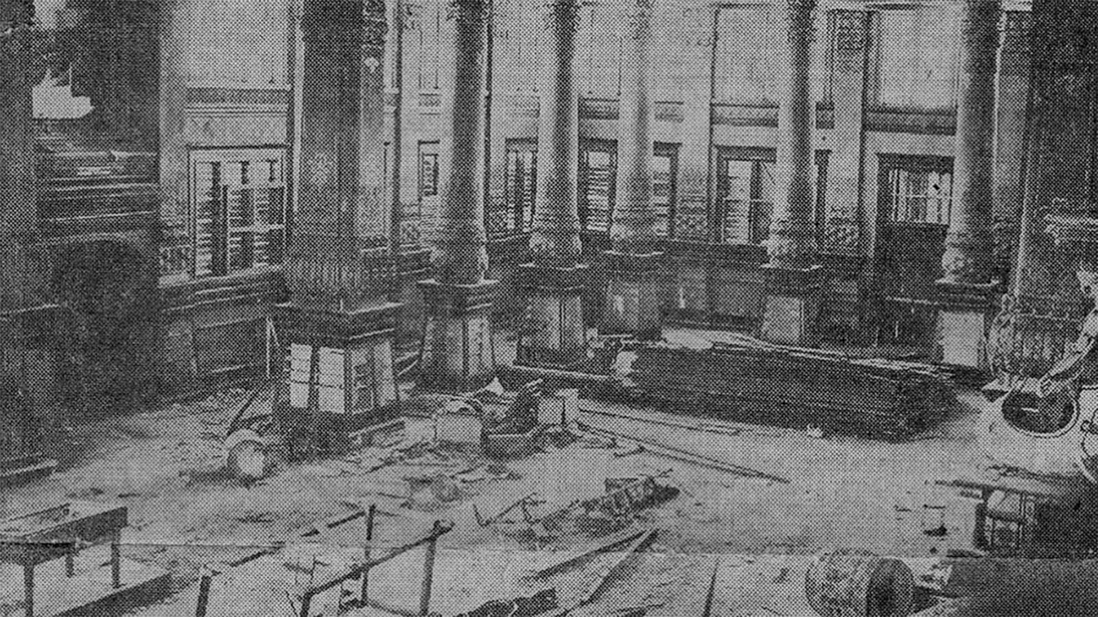 The Mineral Palace in disrepair in 1942 before its demolition. On the right side is the Silver Queen statue.