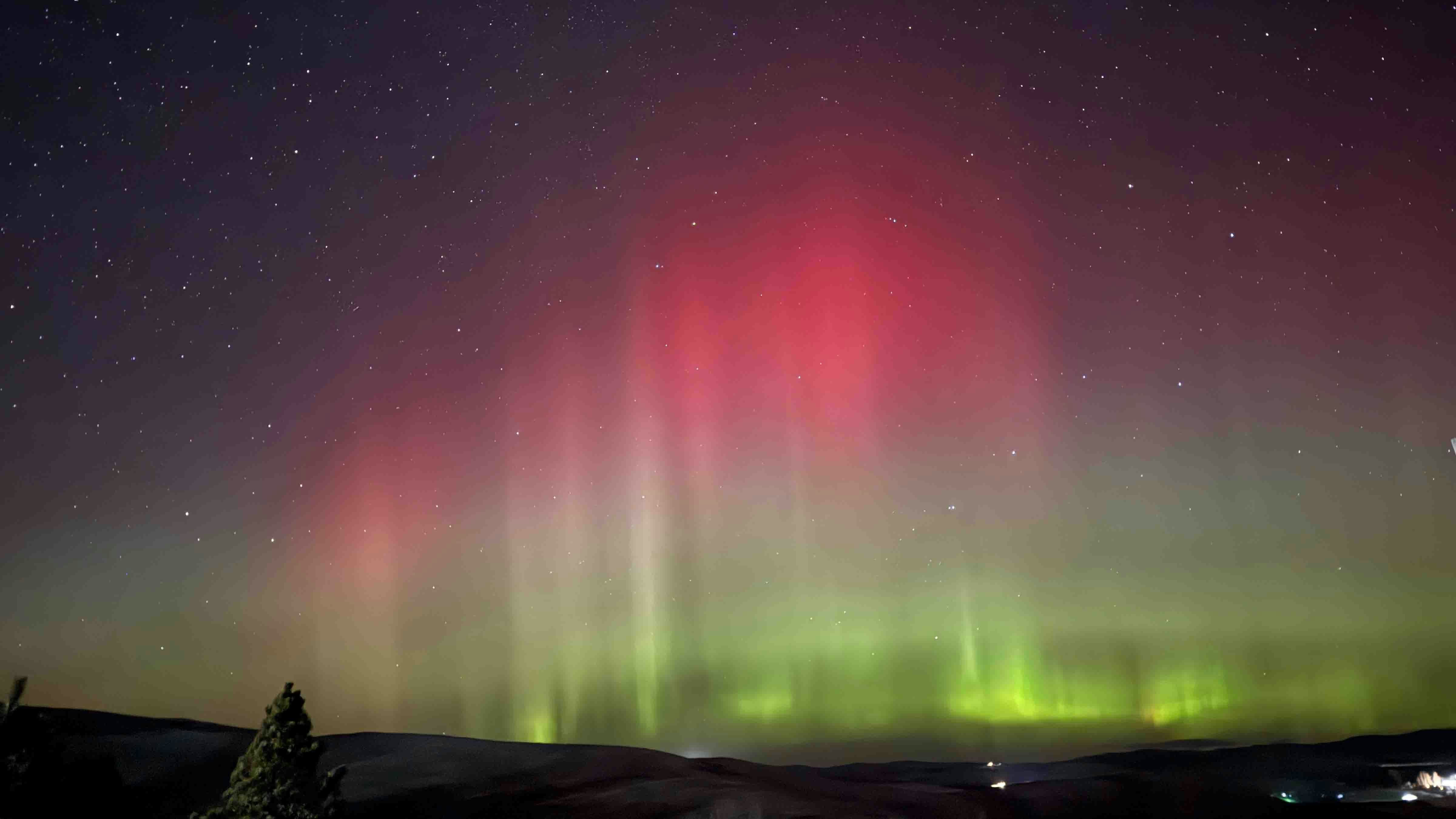 "Gorgeous columns in Parkman tonight! A nice change from the clouds last night."