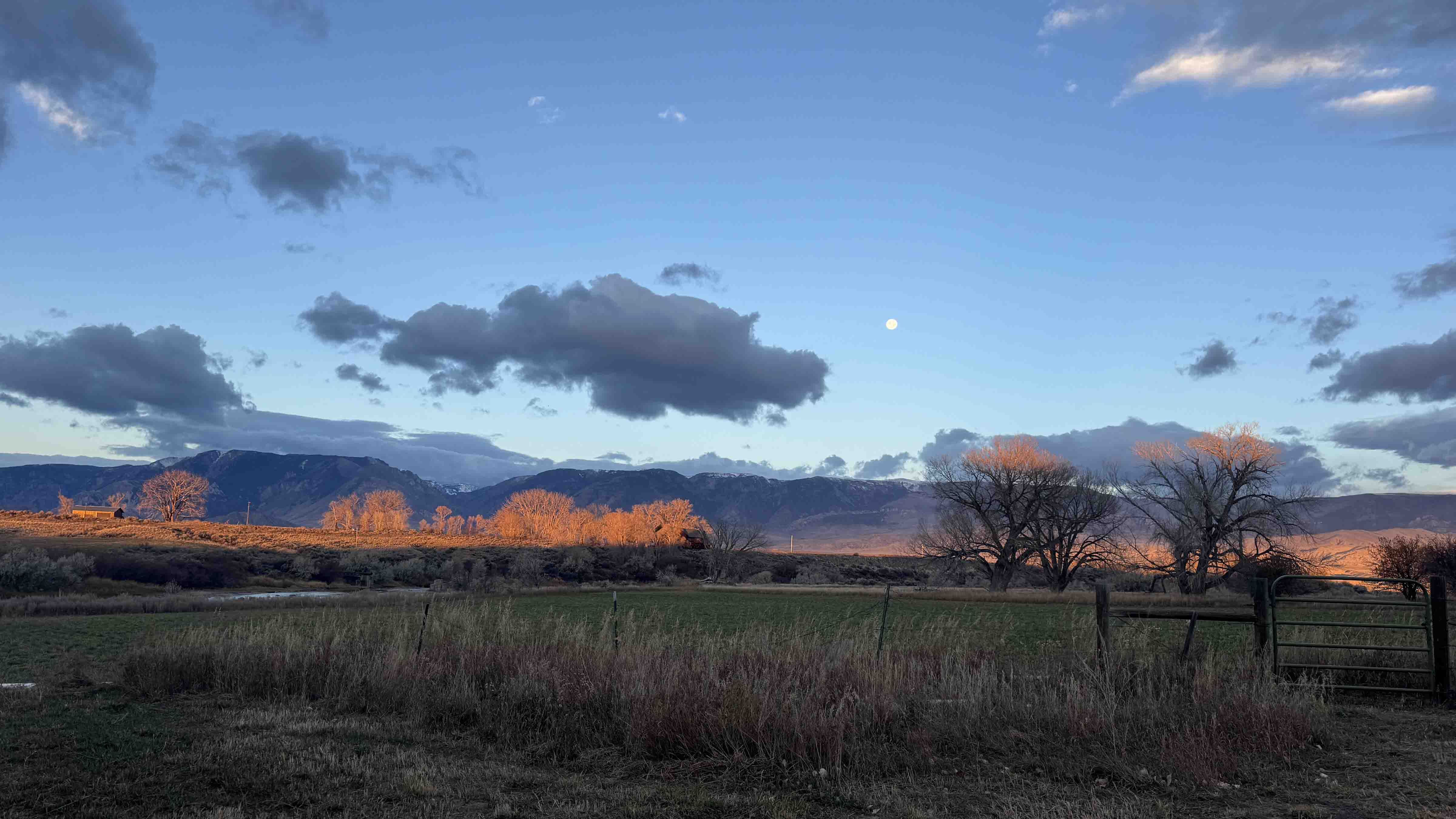 A Clarks Fork and Bennet Creek canyons sunrise and moonset.