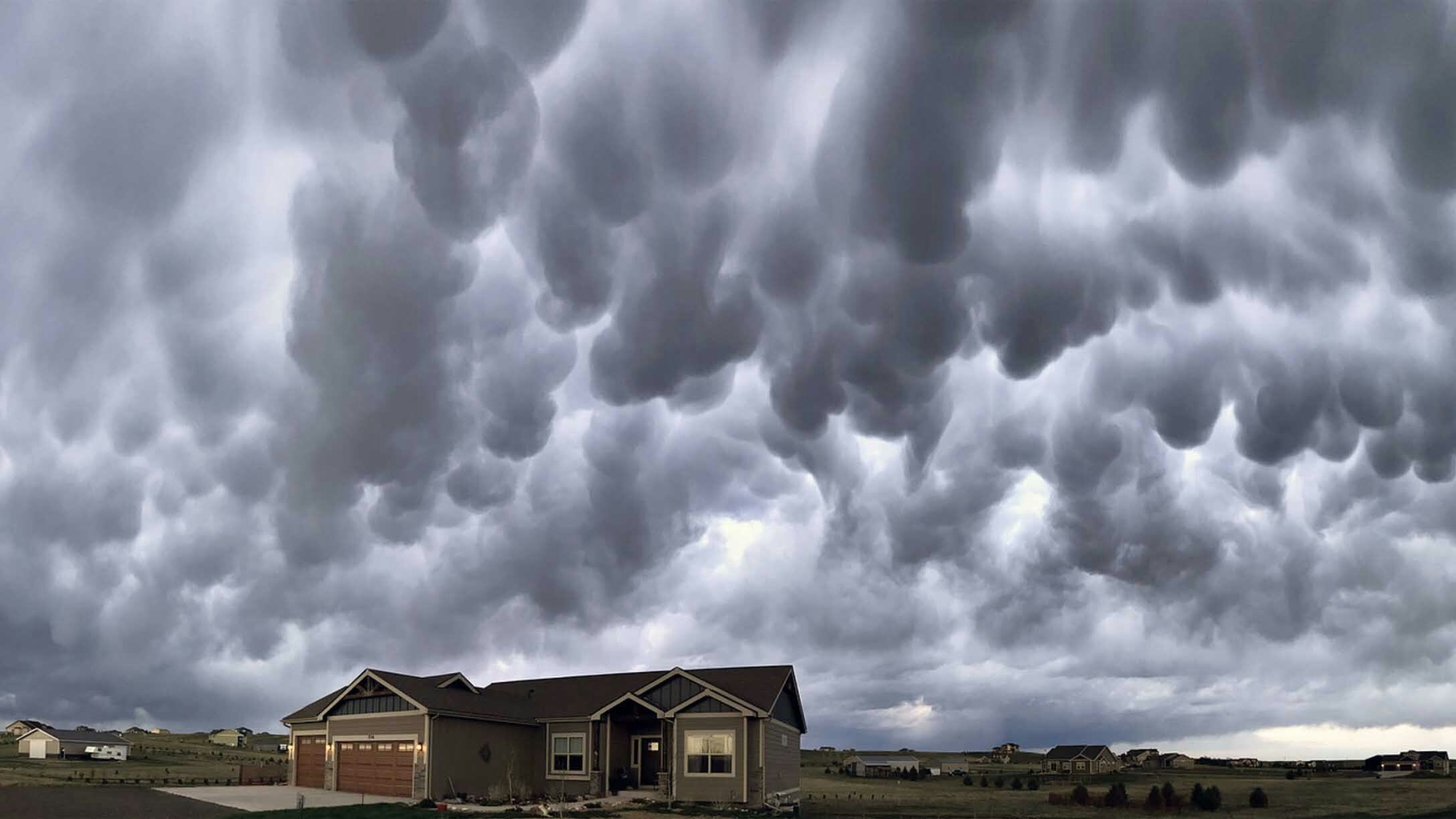 "Mammatus without thunderstorms This amazing cloud formation occurred with very weak radar returns (light rain failing to reach the ground) and no thunderstorms within 35 miles."