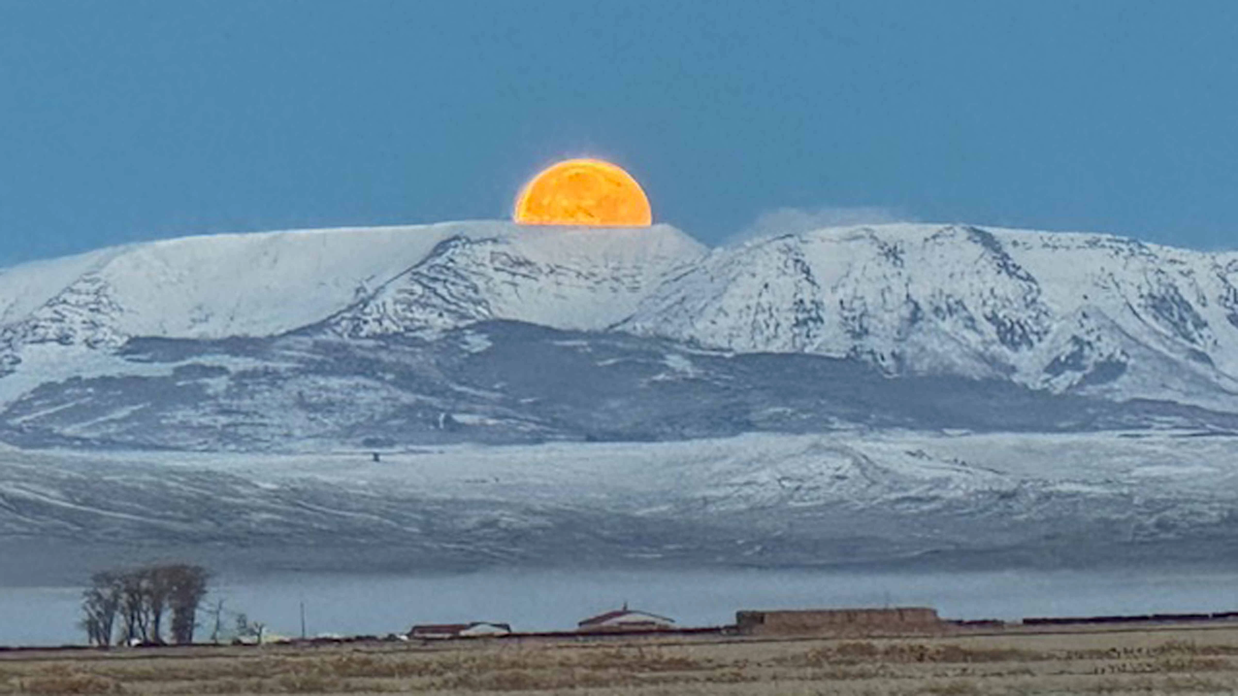 "Blood moon setting over the Wyoming Range."