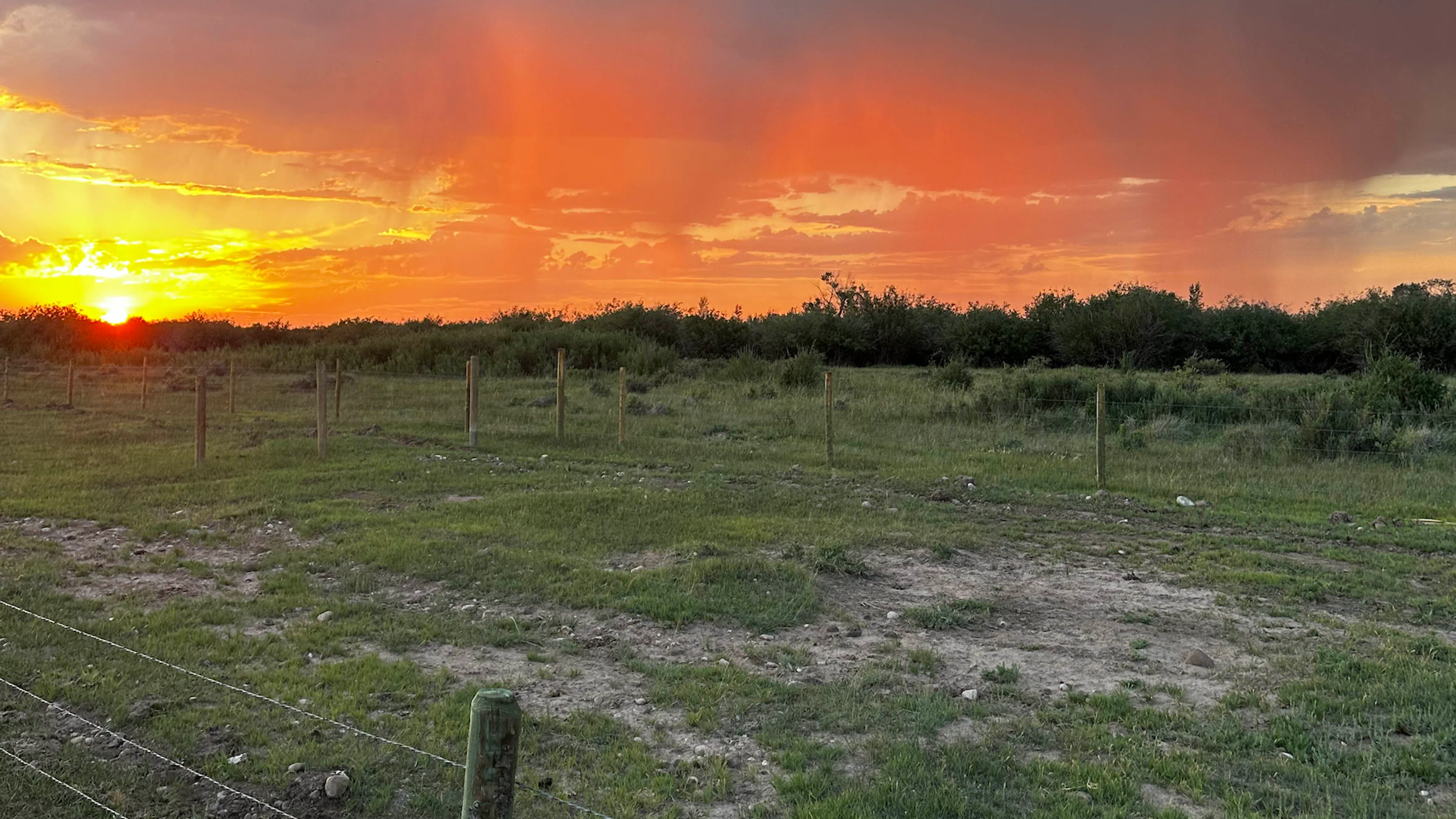 Beneath these western skies! 🎶 (not a sunrise but an awesome sunset) Mtn View WY