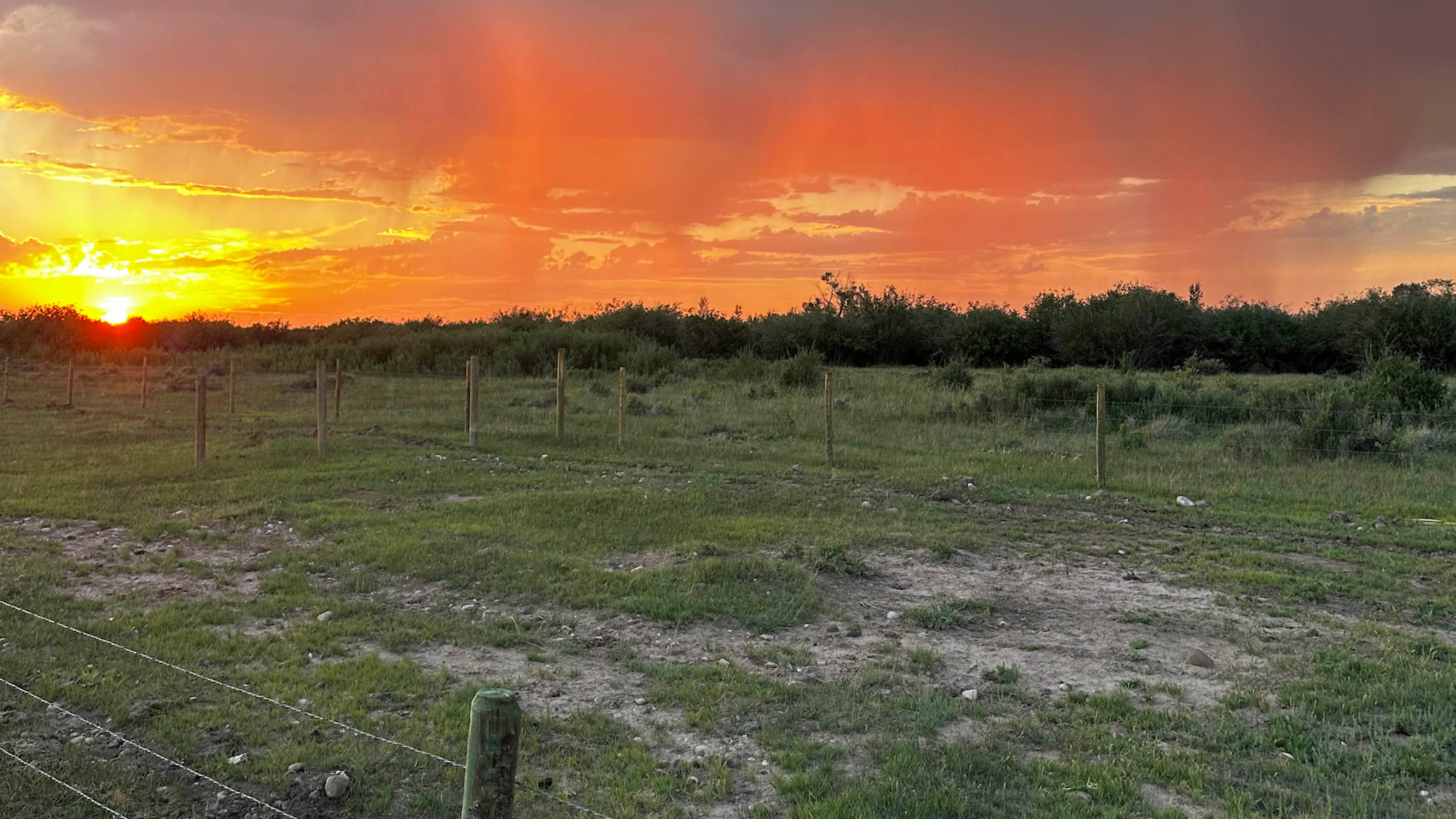 Beneath these western skies! 🎶 (not a sunrise but an awesome sunset) Mtn View WY