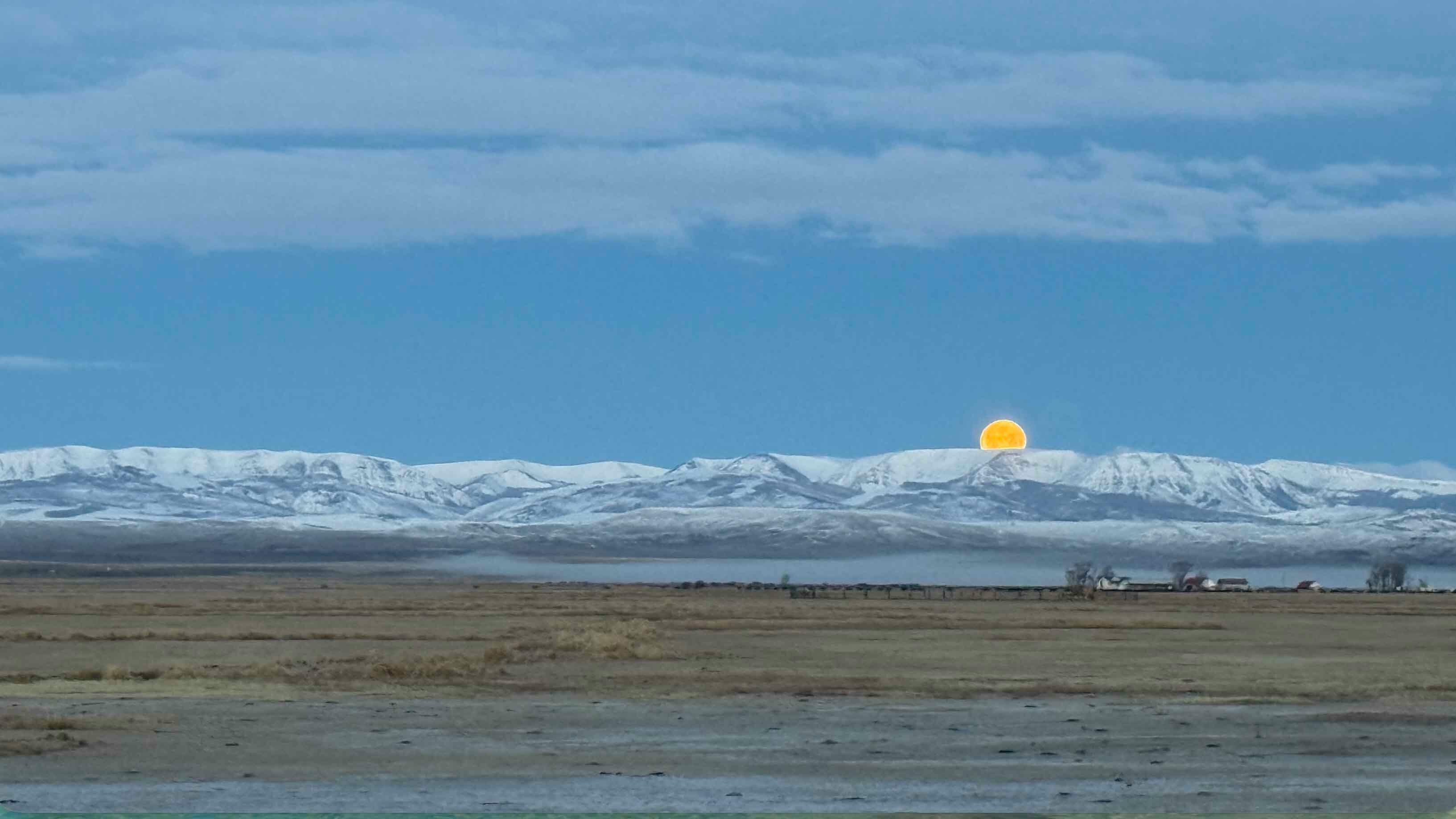 Moonset over the Wyoming Range from Big Piney